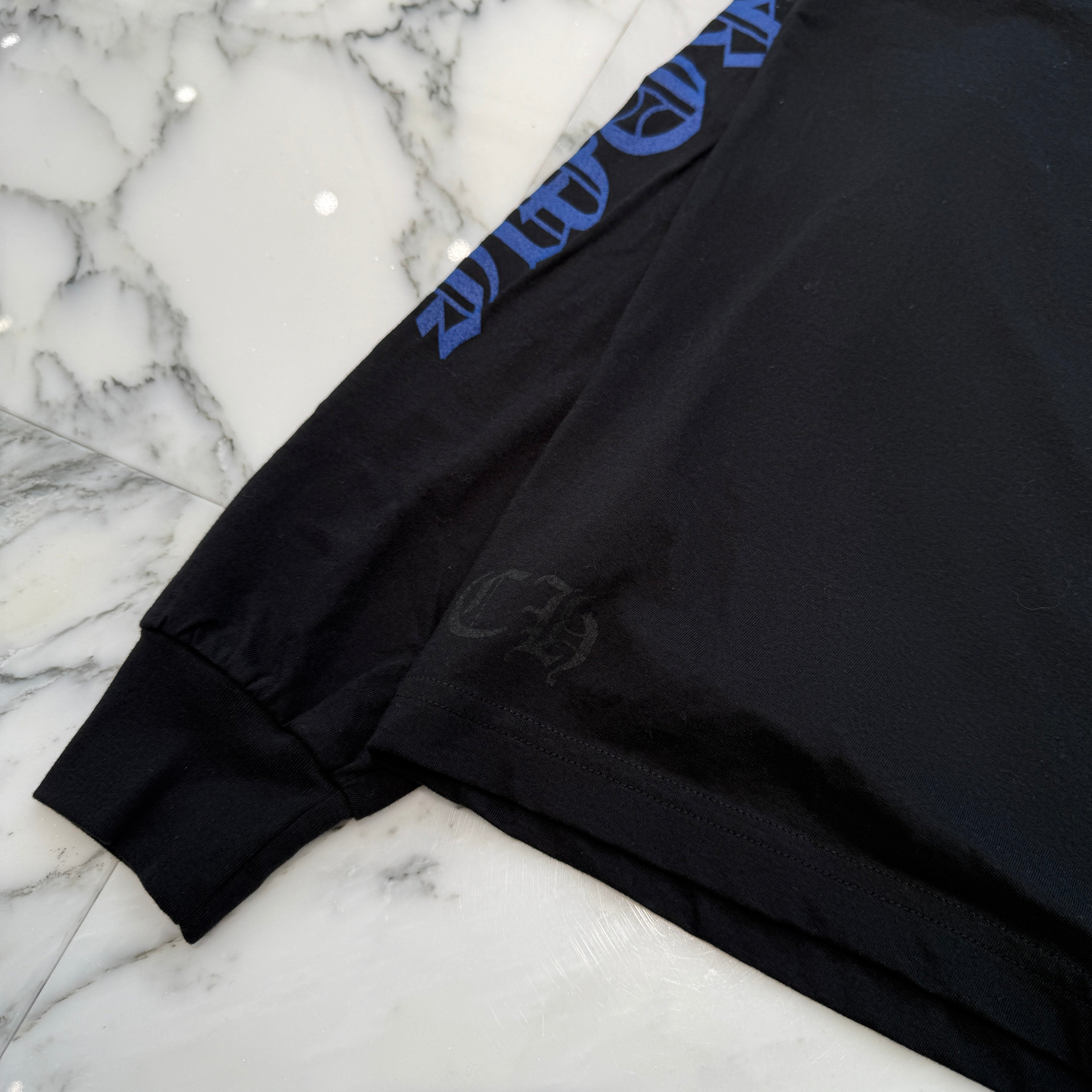 CHROME HEARTS 2025SS Old English Neck Logo Neon Blue Long Sleeve Tee Size L クロムハーツ オールドイングリッシュ ネックロゴ ネオンブルー ロングスリーブTシャツ サイズL