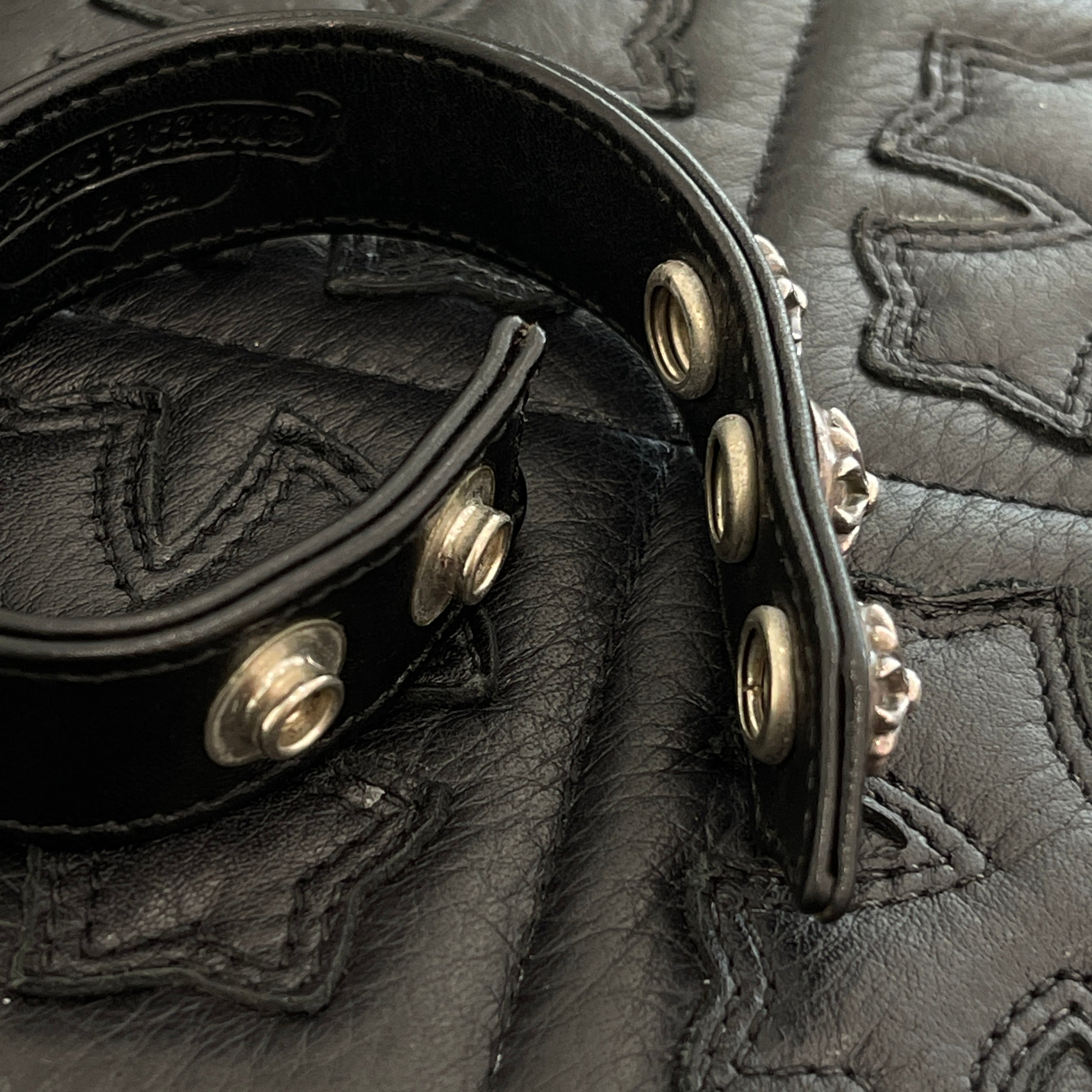 CHROME HEARTS 3BTN 2SNP LEATHER BRACELET クロムハーツ クロス