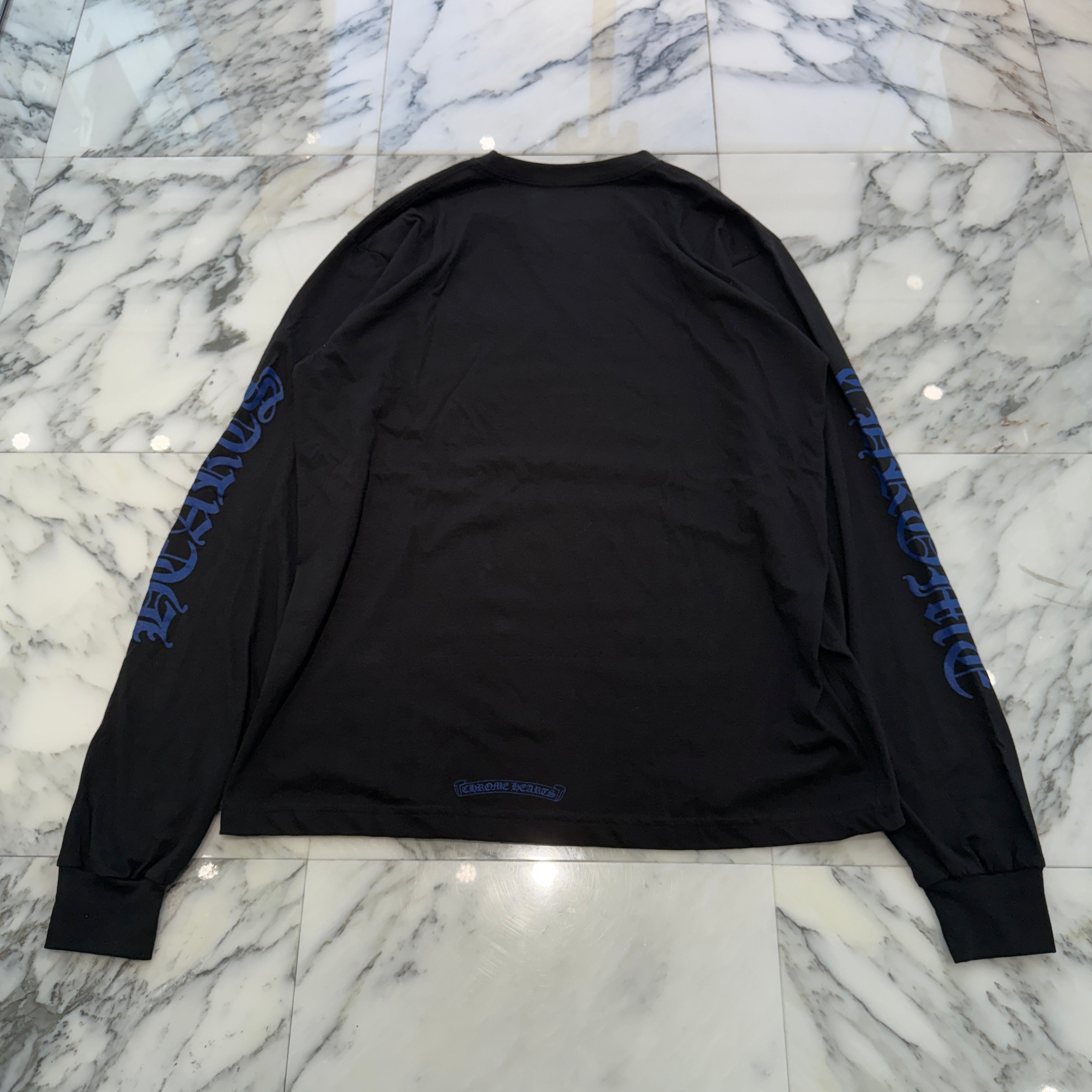 CHROME HEARTS 2025SS Old English Neck Logo Blue Long Sleeve Tee Size M クロムハーツ オールドイングリッシュ ネックロゴ ネオンブルー ロングスリーブTシャツ サイズM