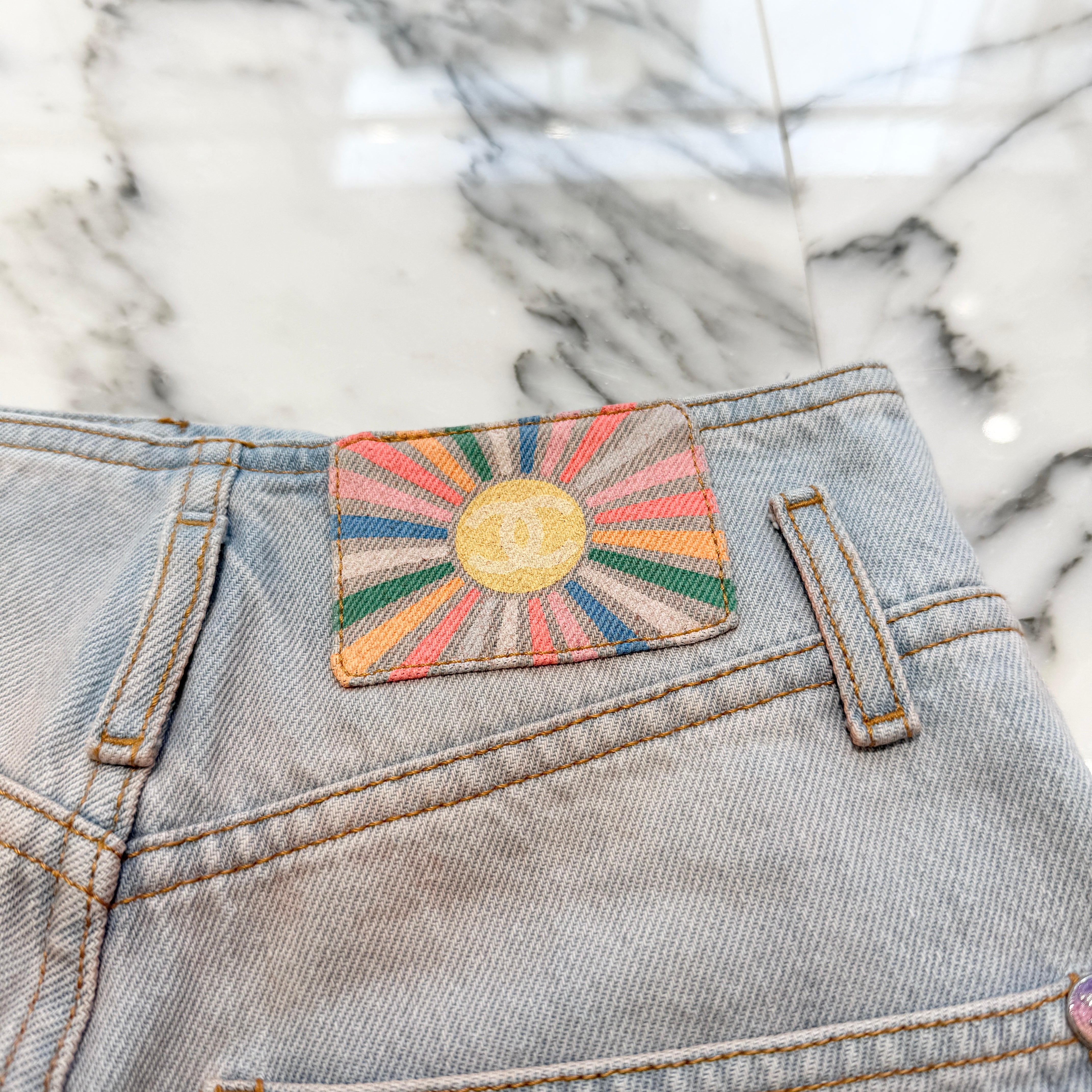 CHANEL 2024 Cruise Gradient Mini Denim Shorts P75403V68290 Size 34 シャネル 2024クルーズ グラデーション ミニ デニムショーツ サイズ34