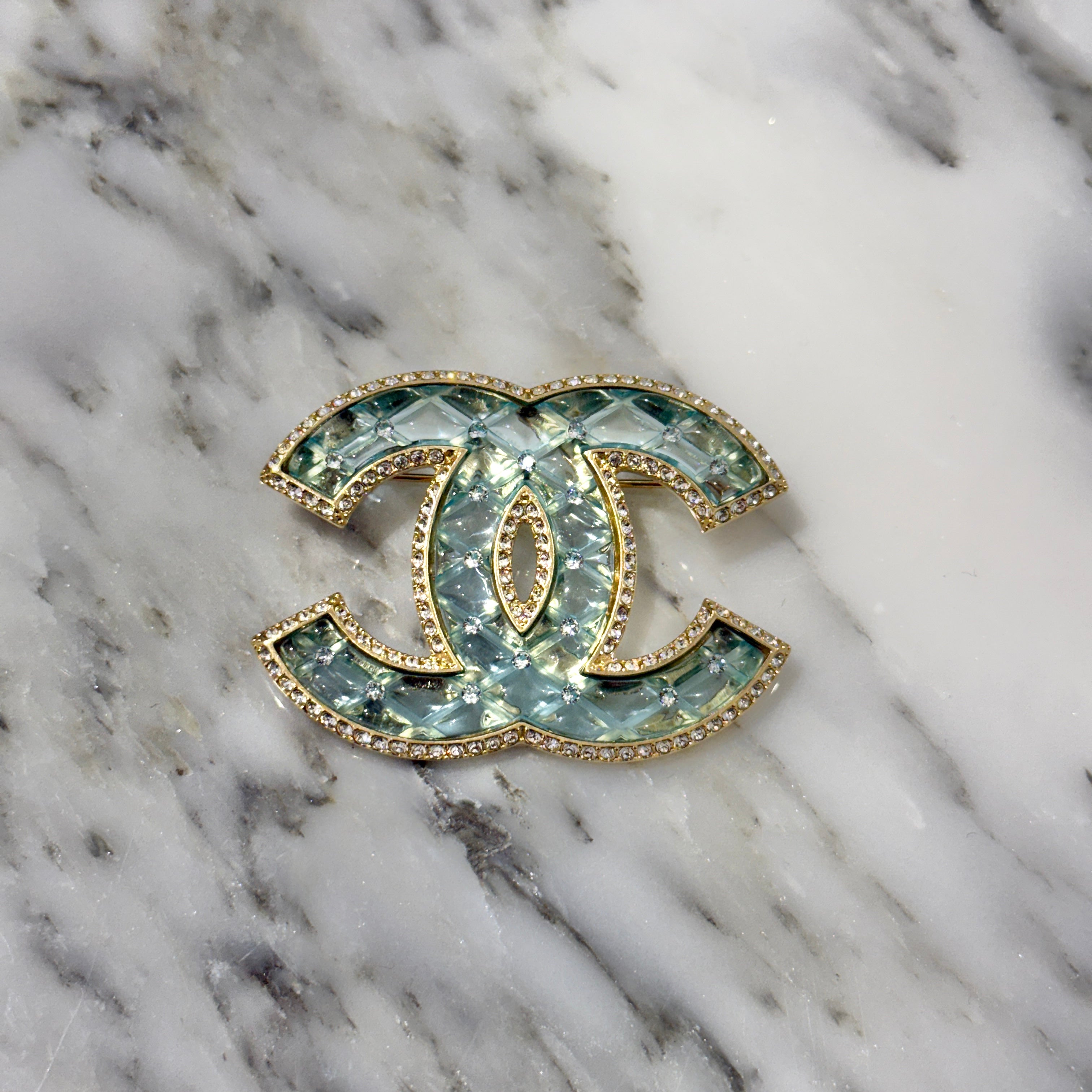 CHANEL Coco Mark Rhinestone Acrylic Pin Brooch シャネル ココマーク ラインストーン装飾 アクリル ピンブローチ