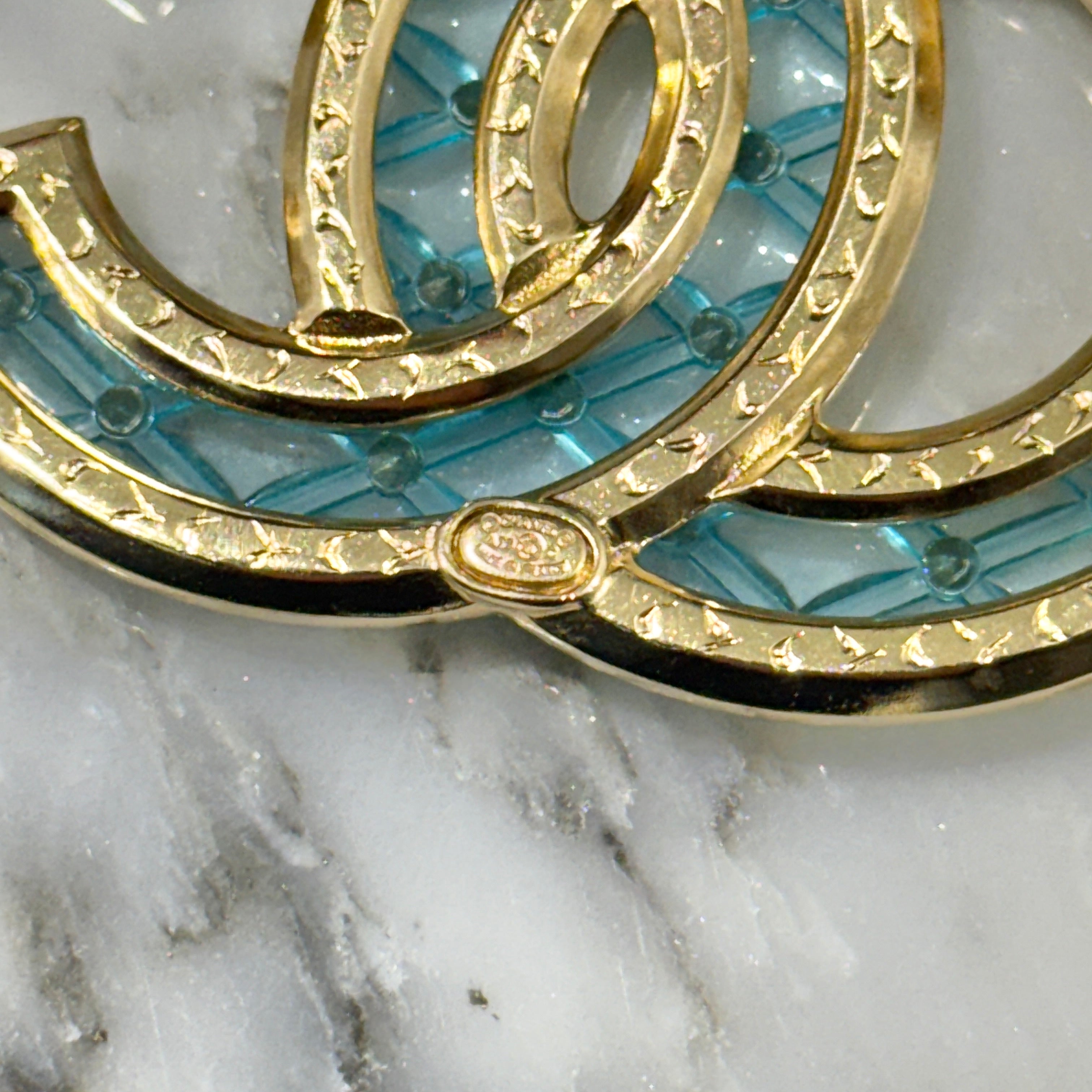 CHANEL Coco Mark Rhinestone Acrylic Pin Brooch シャネル ココマーク ラインストーン装飾 アクリル ピンブローチ