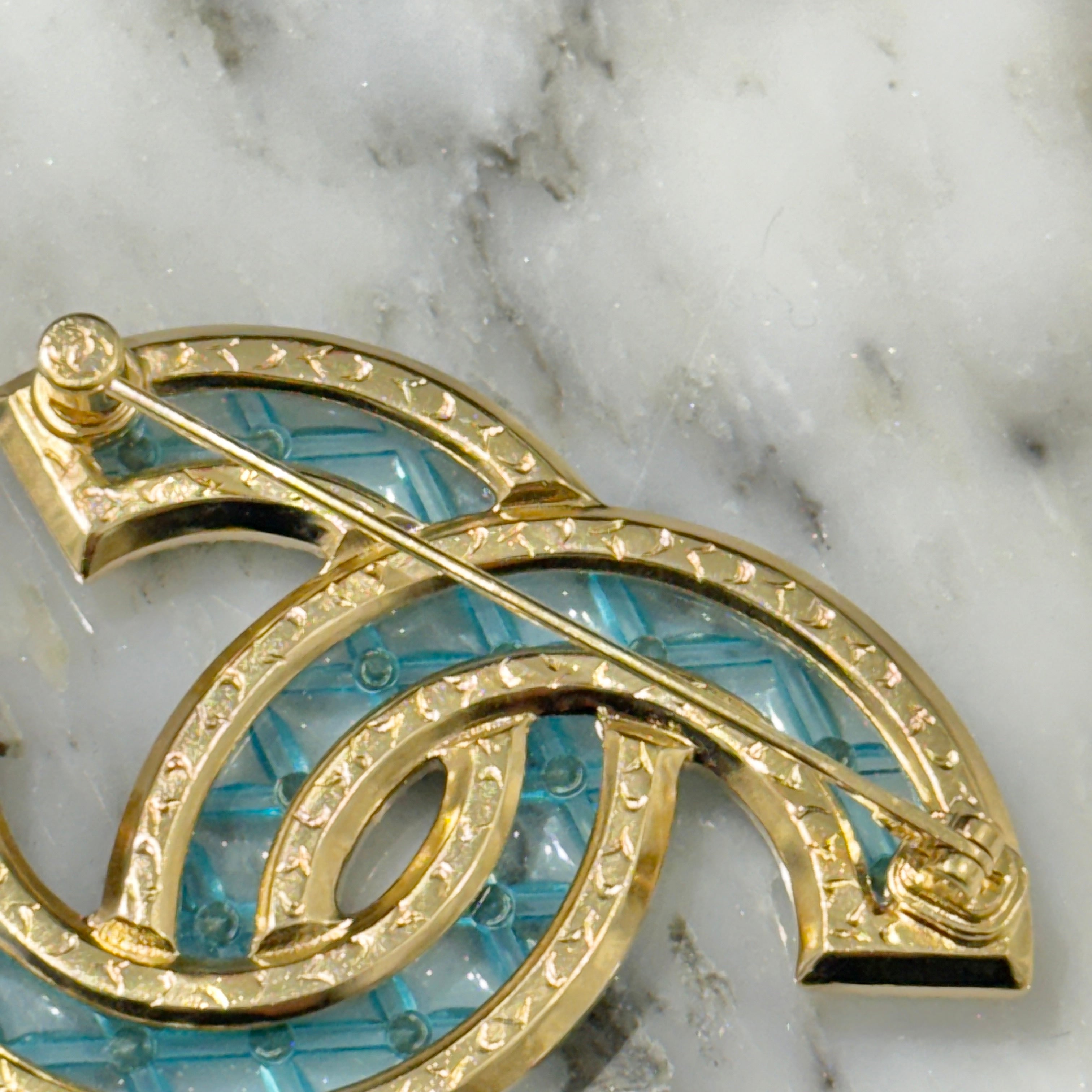 CHANEL Coco Mark Rhinestone Acrylic Pin Brooch シャネル ココマーク ラインストーン装飾 アクリル ピンブローチ