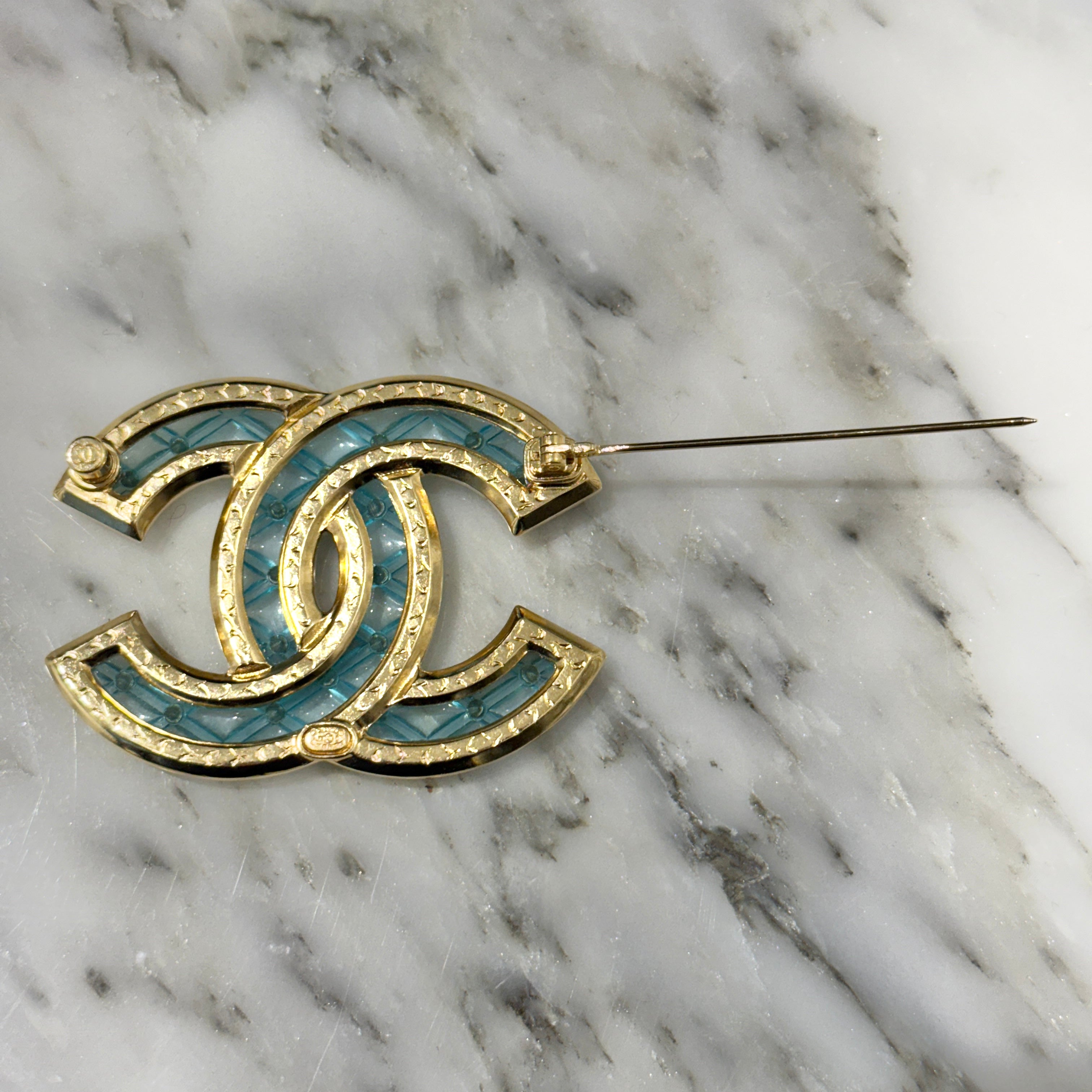 CHANEL Coco Mark Rhinestone Acrylic Pin Brooch シャネル ココマーク ラインストーン装飾 アクリル ピンブローチ