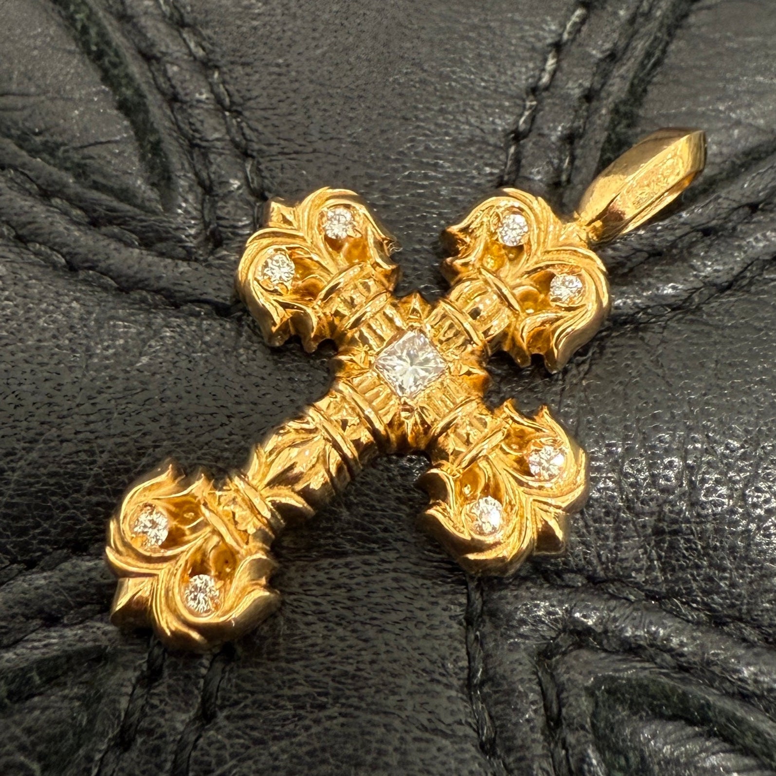 CHROME HEARTS 22K Tiny Filigree Cross Pave Diamond Pendent