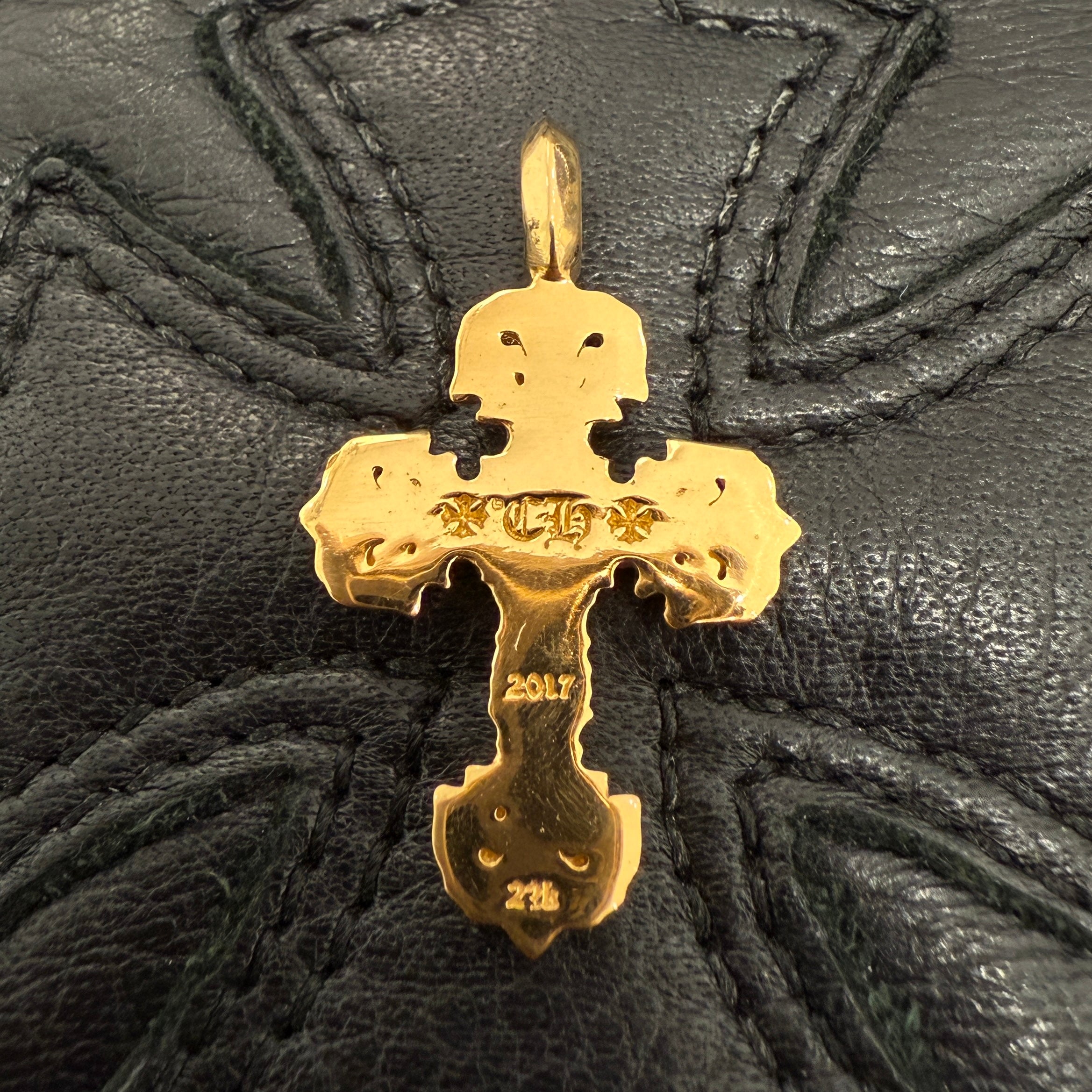 CHROME HEARTS 22K Tiny Filigree Cross Pave Diamond Pendent Top
