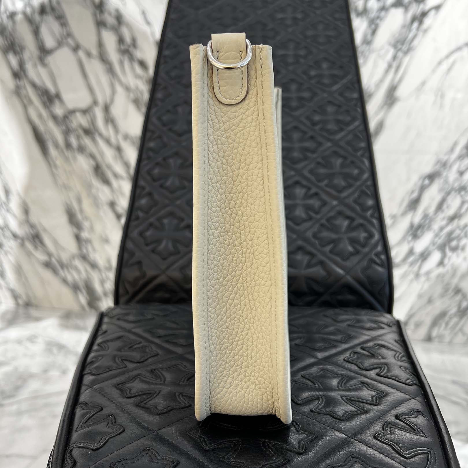 HERMES Evelyn Amazon TPM "Craie" K刻印 エルメス エブリン アマゾン TPM "クレ" レザーショルダーバッグ K刻印