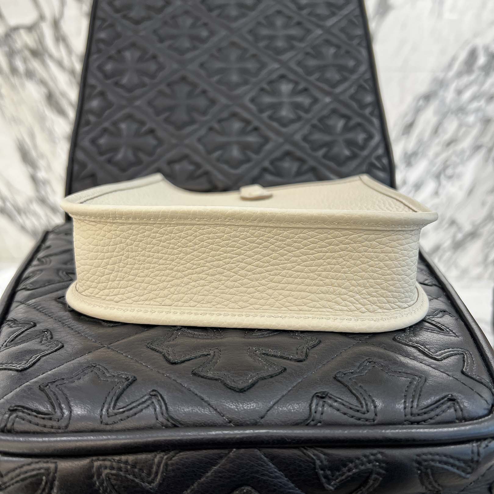 HERMES Evelyn Amazon TPM "Craie" K刻印 エルメス エブリン アマゾン TPM "クレ" レザーショルダーバッグ K刻印