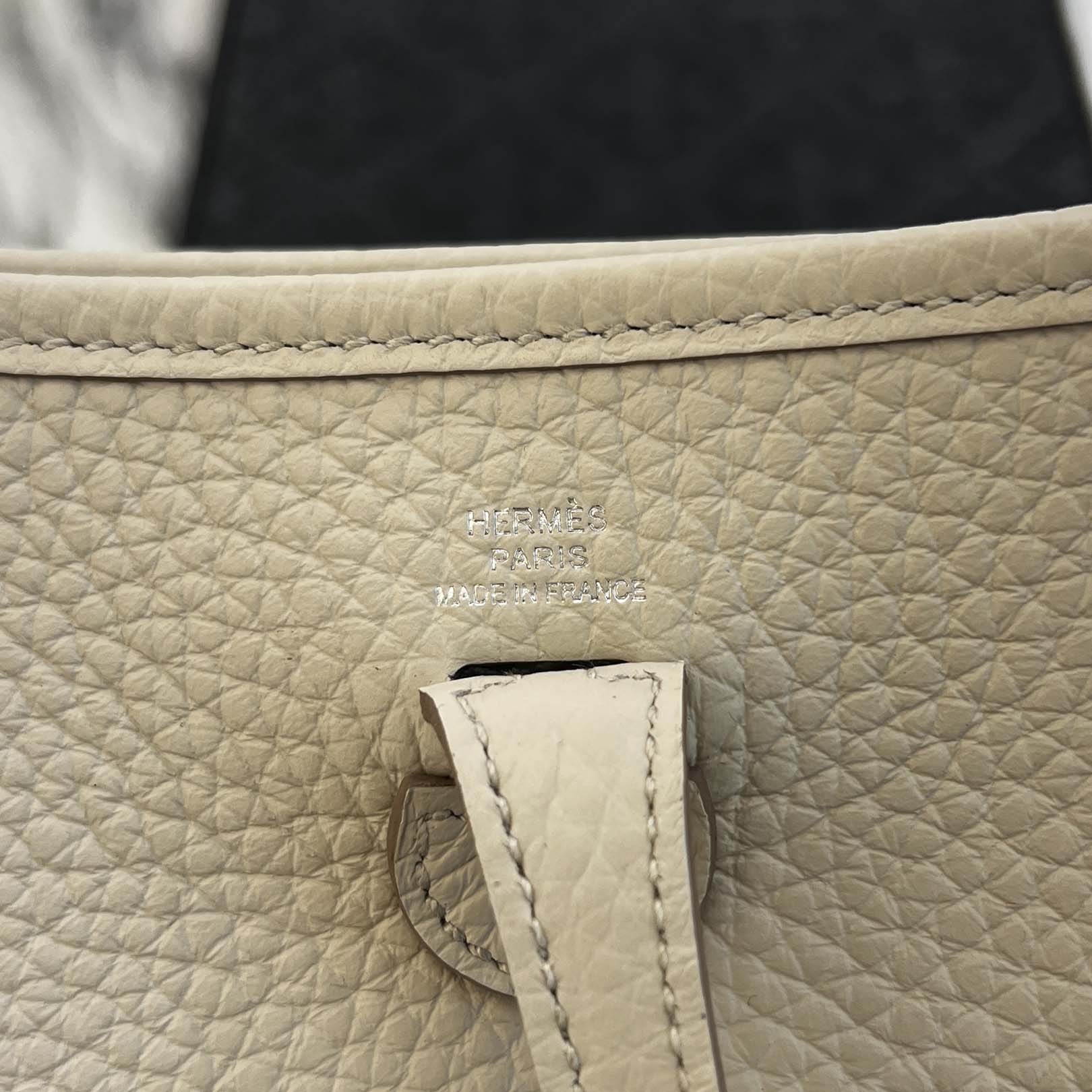 HERMES Evelyn Amazon TPM "Craie" K刻印 エルメス エブリン アマゾン TPM "クレ" レザーショルダーバッグ K刻印