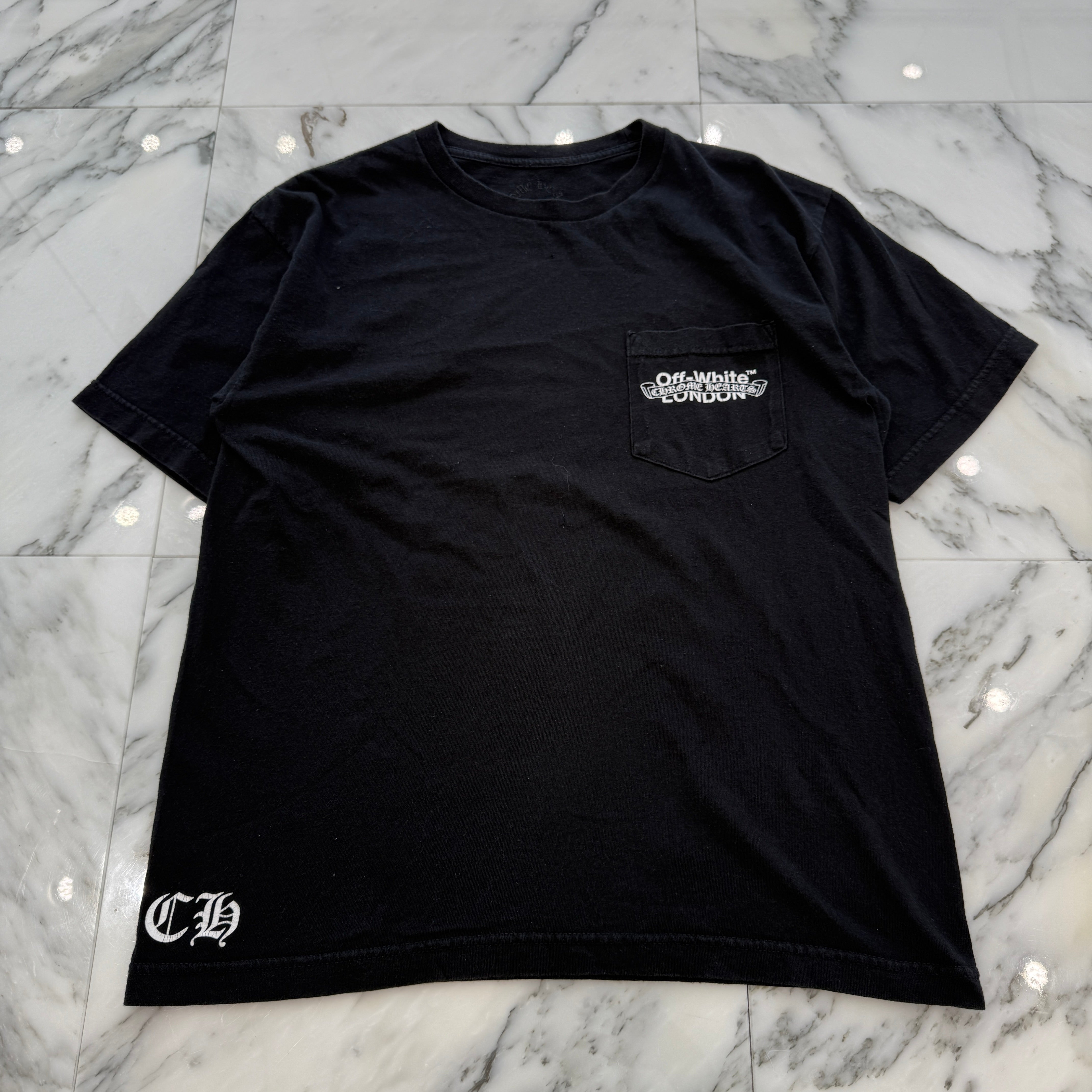CHROME HEARTS × OFF-WHITE LONDON Limited Scroll Logo Tee Size M クロムハ―ツ×オフホワイト ロンドン限定 スクロールロゴ Tシャツ サイズM