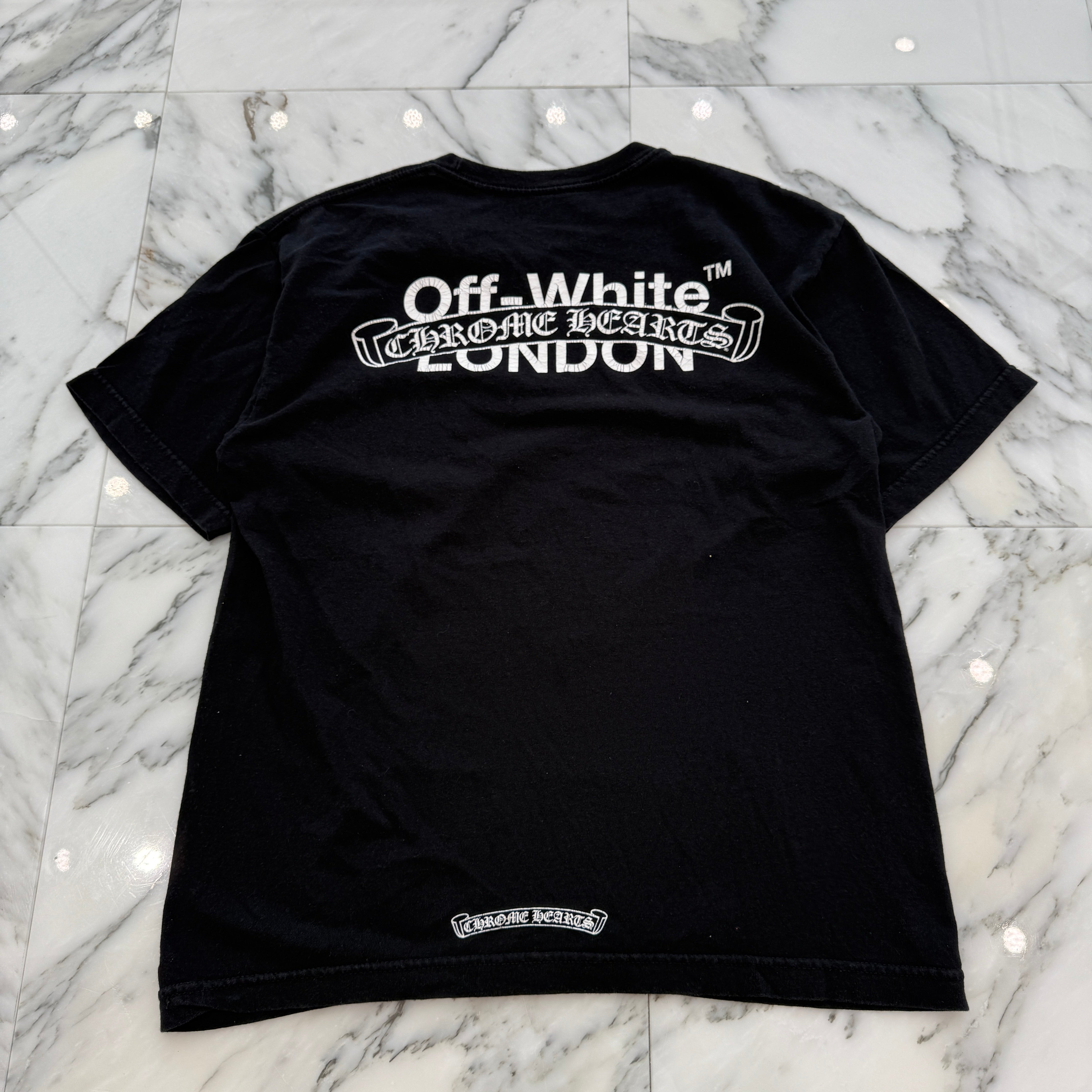 CHROME HEARTS × OFF-WHITE LONDON Limited Scroll Logo Tee Size M クロムハ―ツ×オフホワイト ロンドン限定 スクロールロゴ Tシャツ サイズM