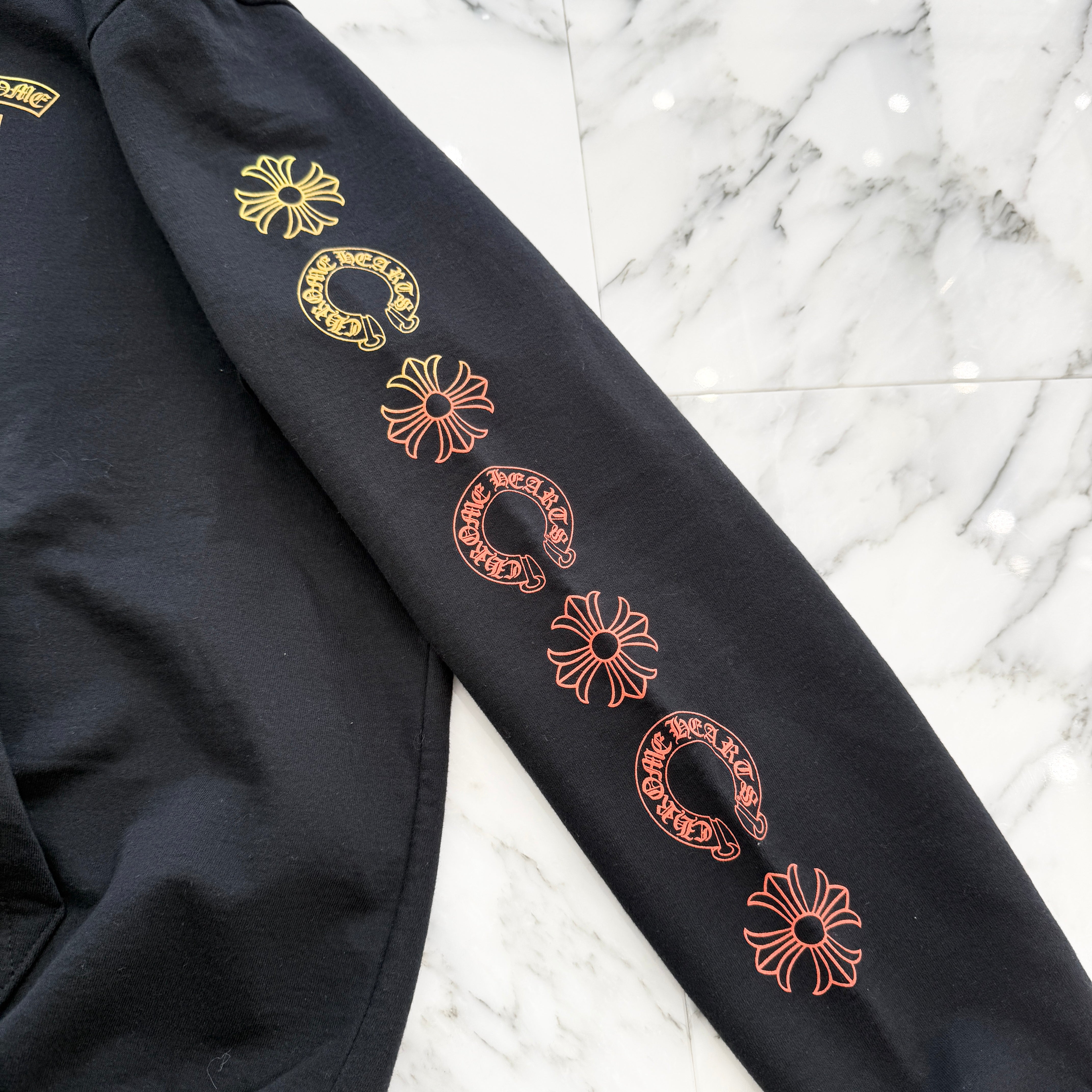 クロムハーツ　chrome hearts グラデーションサークルロゴプリント CHROME HEARTS Gradient Vertical Logo Print Pullover Hoodie Size XL