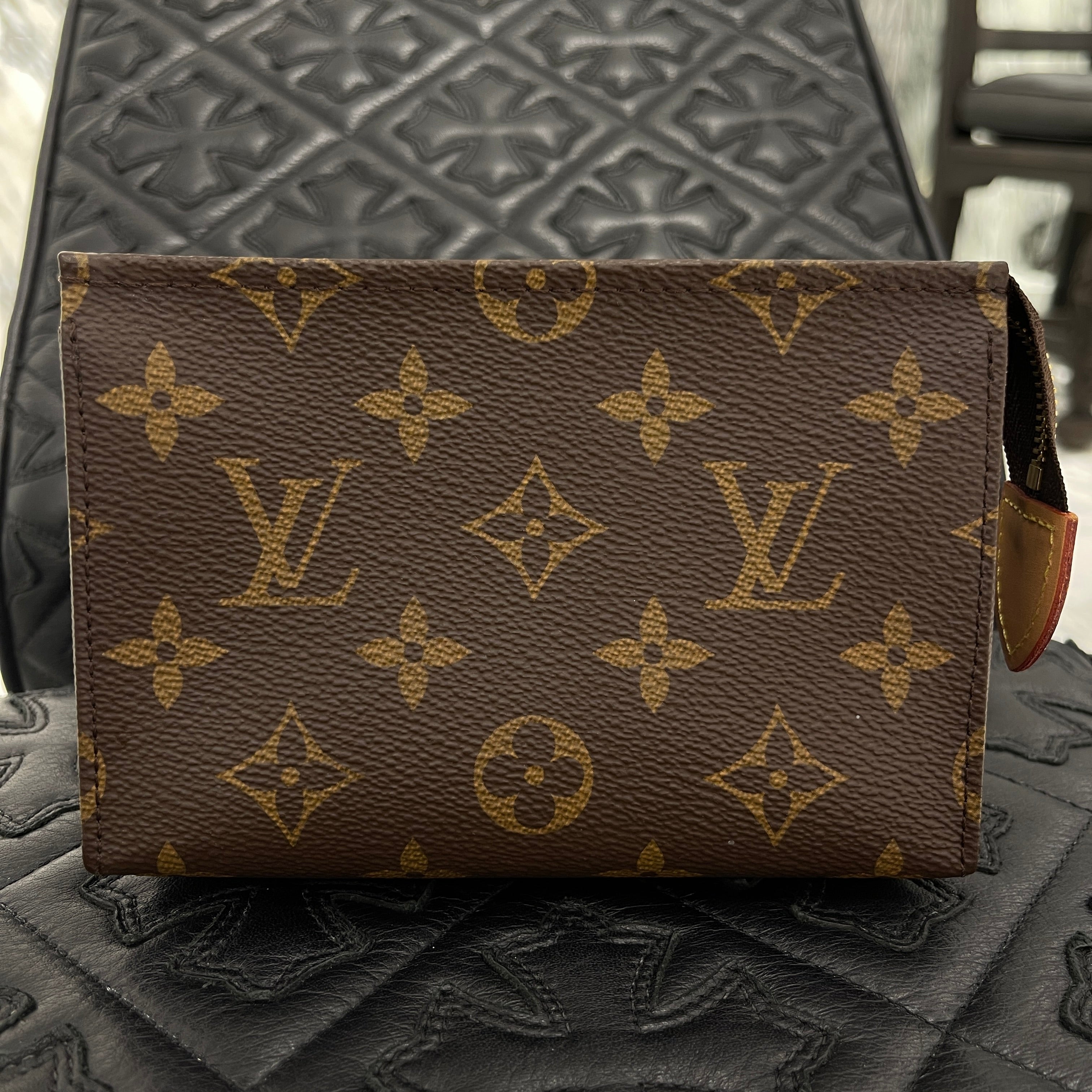 LOUIS VUITTON Monogram Posh Toilette 15 Cosmetic Pouch M47546 ルイヴィトン モノグラム ポッシュトワレ 15 コスメポーチ