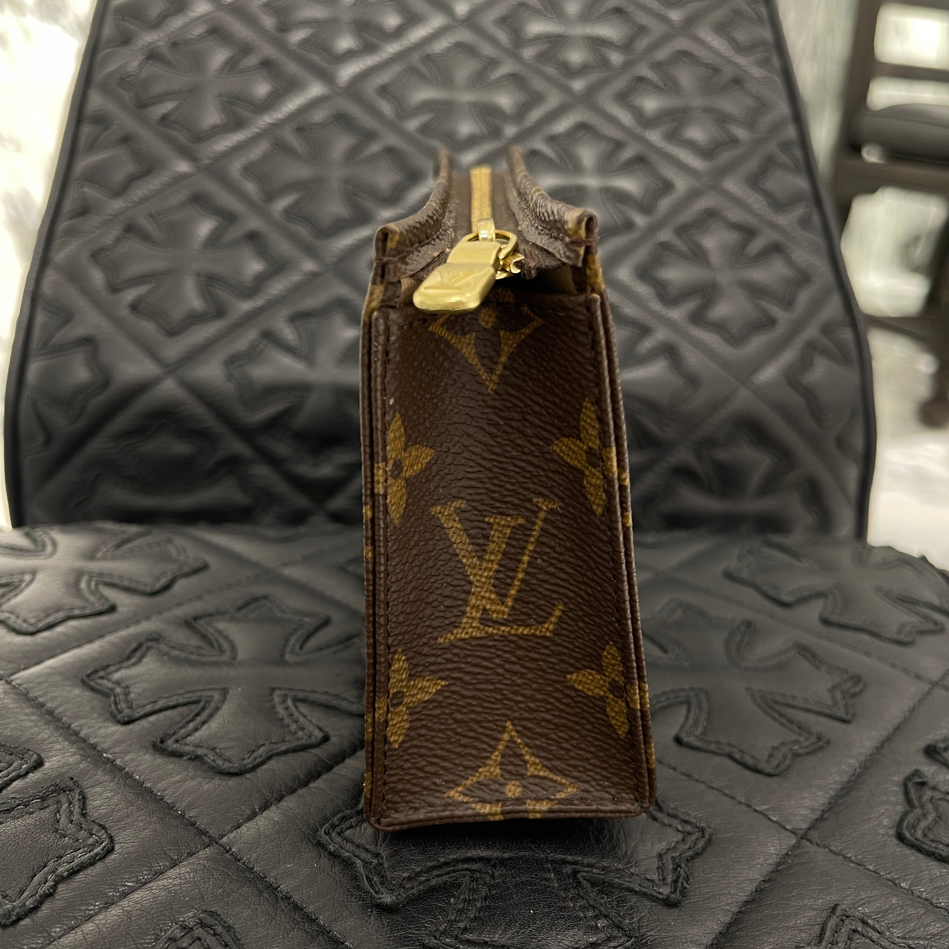 LOUIS VUITTON Monogram Posh Toilette 15 Cosmetic Pouch M47546 ルイヴィトン モノグラム ポッシュトワレ 15 コスメポーチ