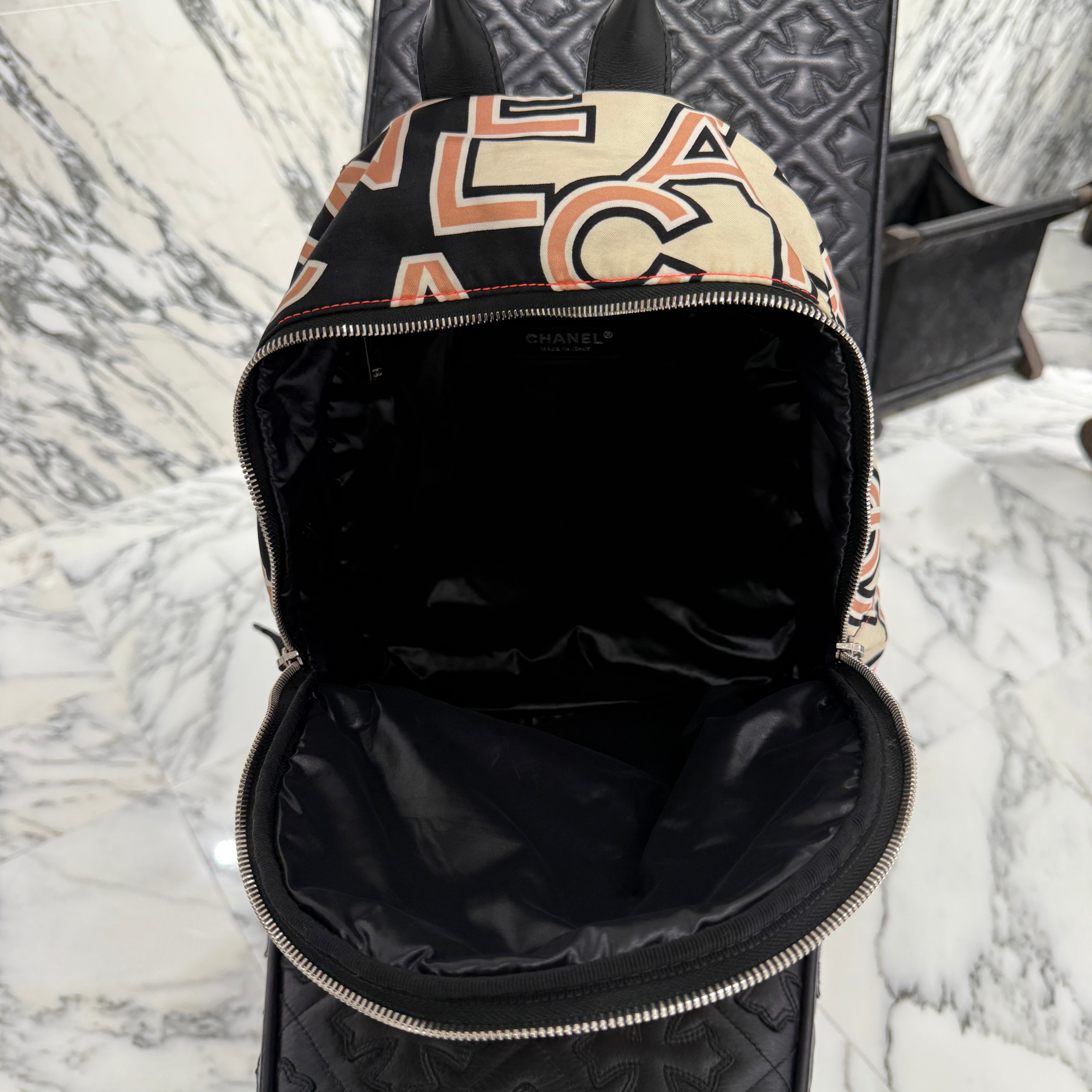 CHANEL MATELASSE Logo Design Pattern NEON Back Pack シャネル マトラッセ ロゴデザイン柄 ネオン バックパック