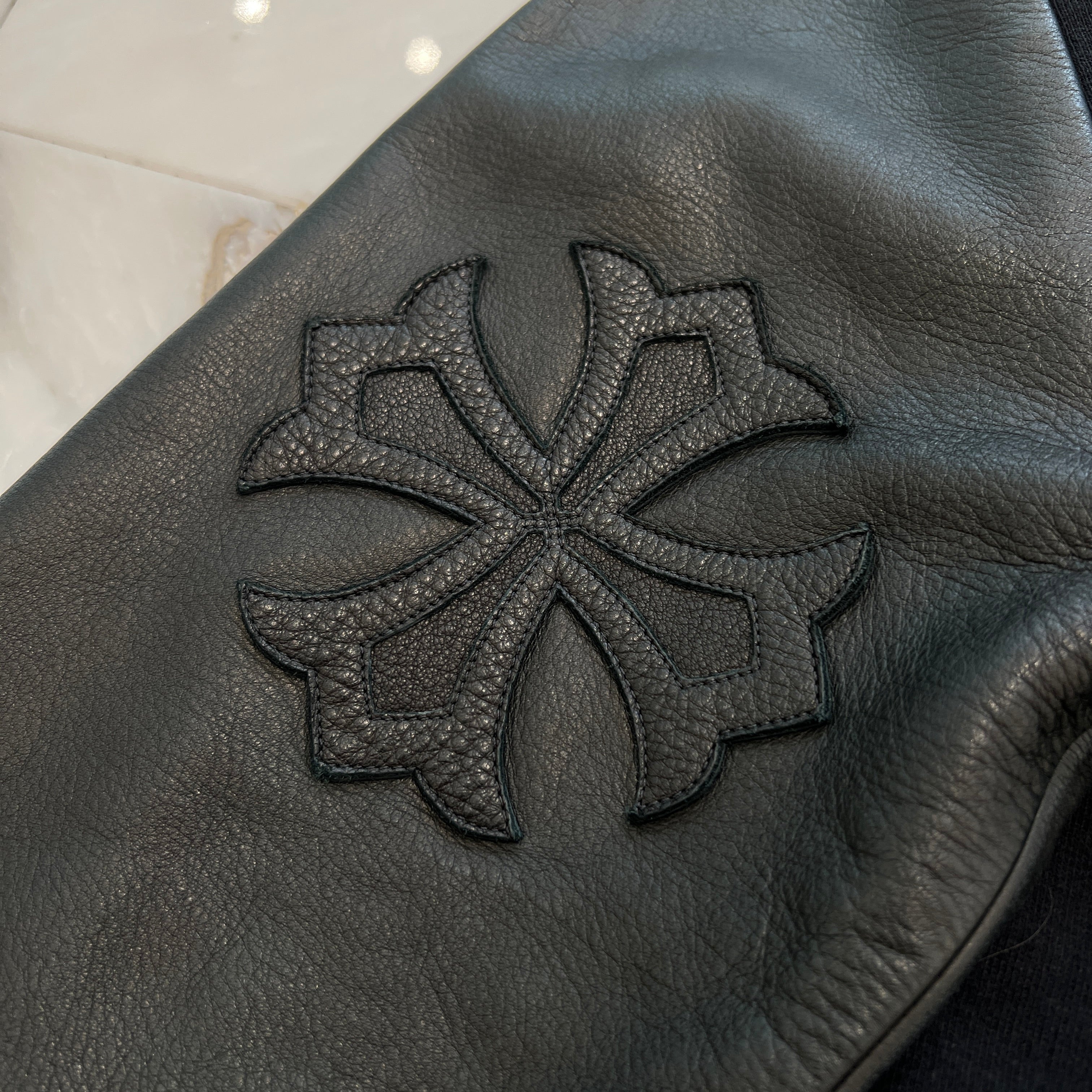 CHROME HEARTS Y NOT Leather Cross Patch Arm Leather Switching Pullover Hoodie Size M クロムハーツ ワイノット レザークロスパッチ アームレザー切替 プルオーバーフーディー サイズM