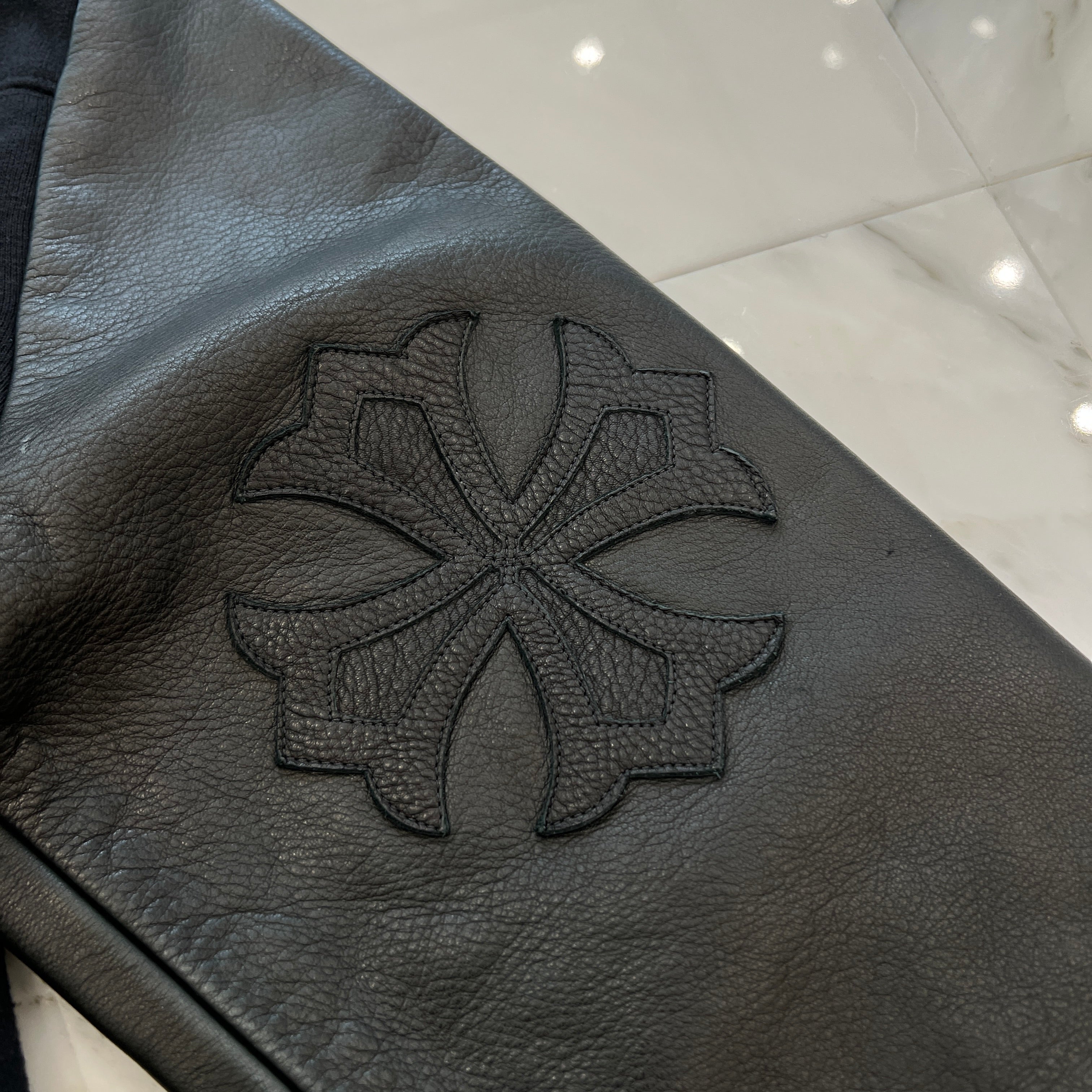 CHROME HEARTS Y NOT Leather Cross Patch Arm Leather Switching Pullover Hoodie Size M クロムハーツ ワイノット レザークロスパッチ アームレザー切替 プルオーバーフーディー サイズM