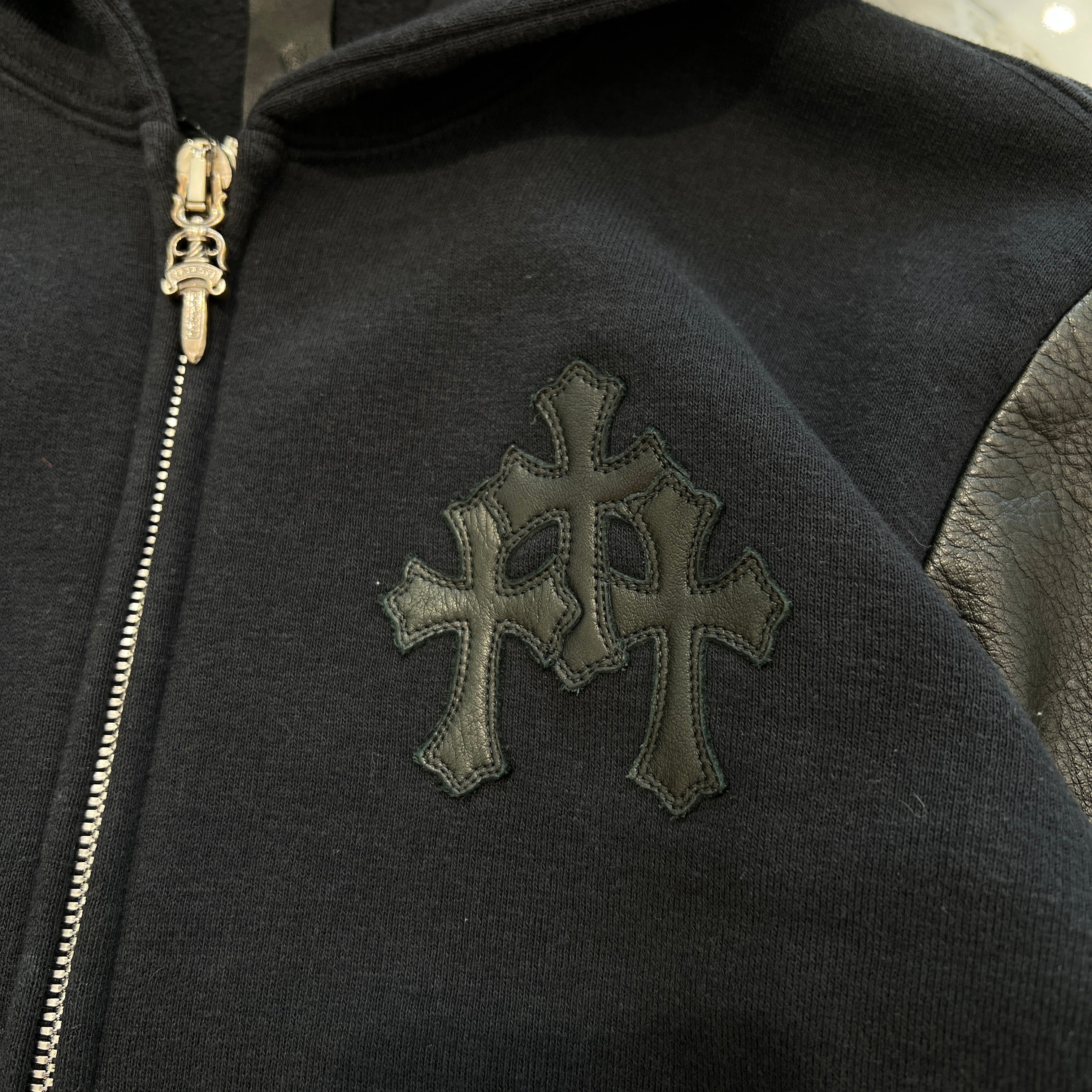 CHROME HEARTS Y NOT Leather Cross Patch Arm Leather Switching Pullover Zip Hoodie Size M クロムハーツ ワイノット レザークロスパッチ アームレザー切替 プルオーバージップフーディー サイズM
