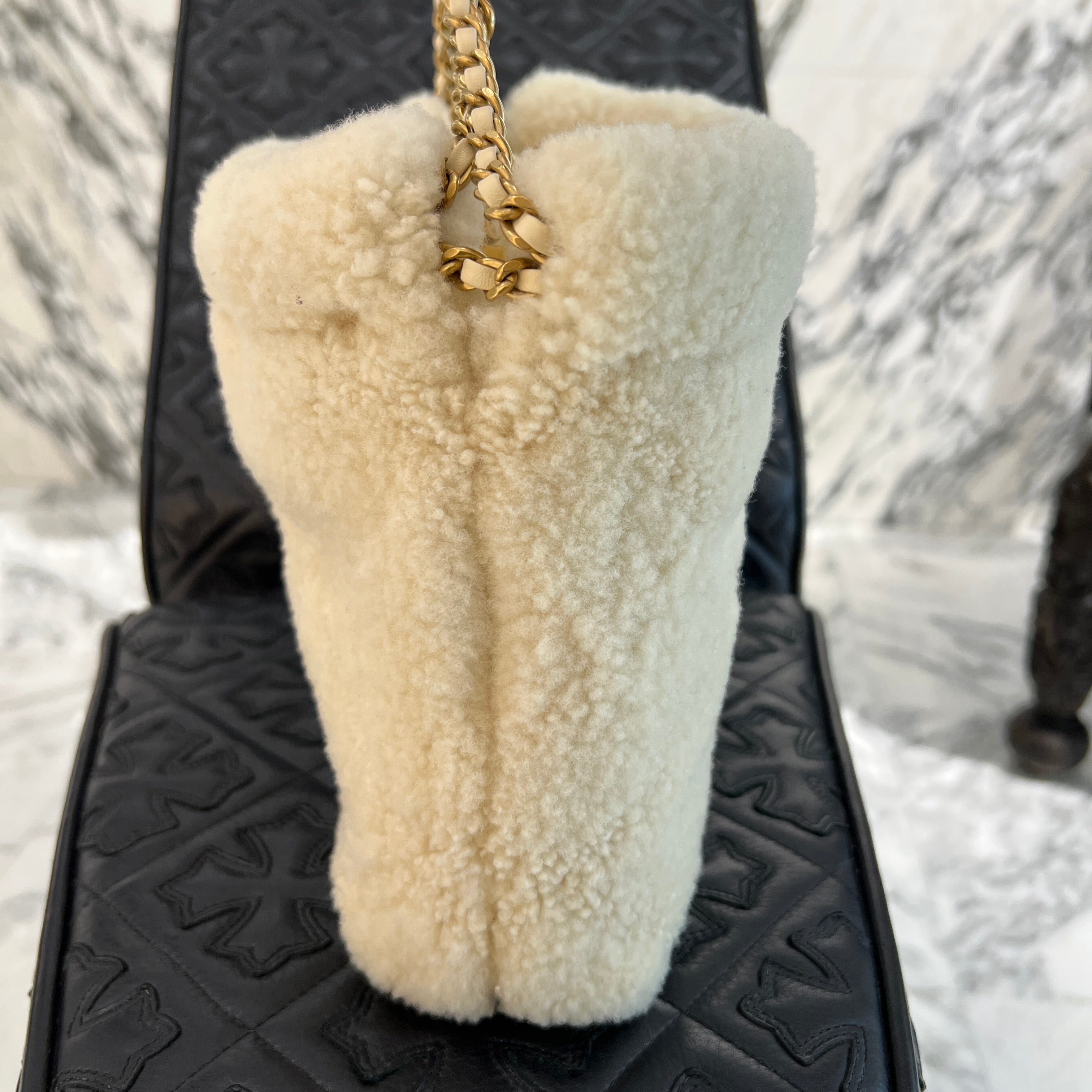 CHANEL 2024AW 24K Chanel 22 Mini Handbag In Shearling And Boa Bag シャネル 24K シャネル22 ミニハンドバッグ シアリング ボアバッグ