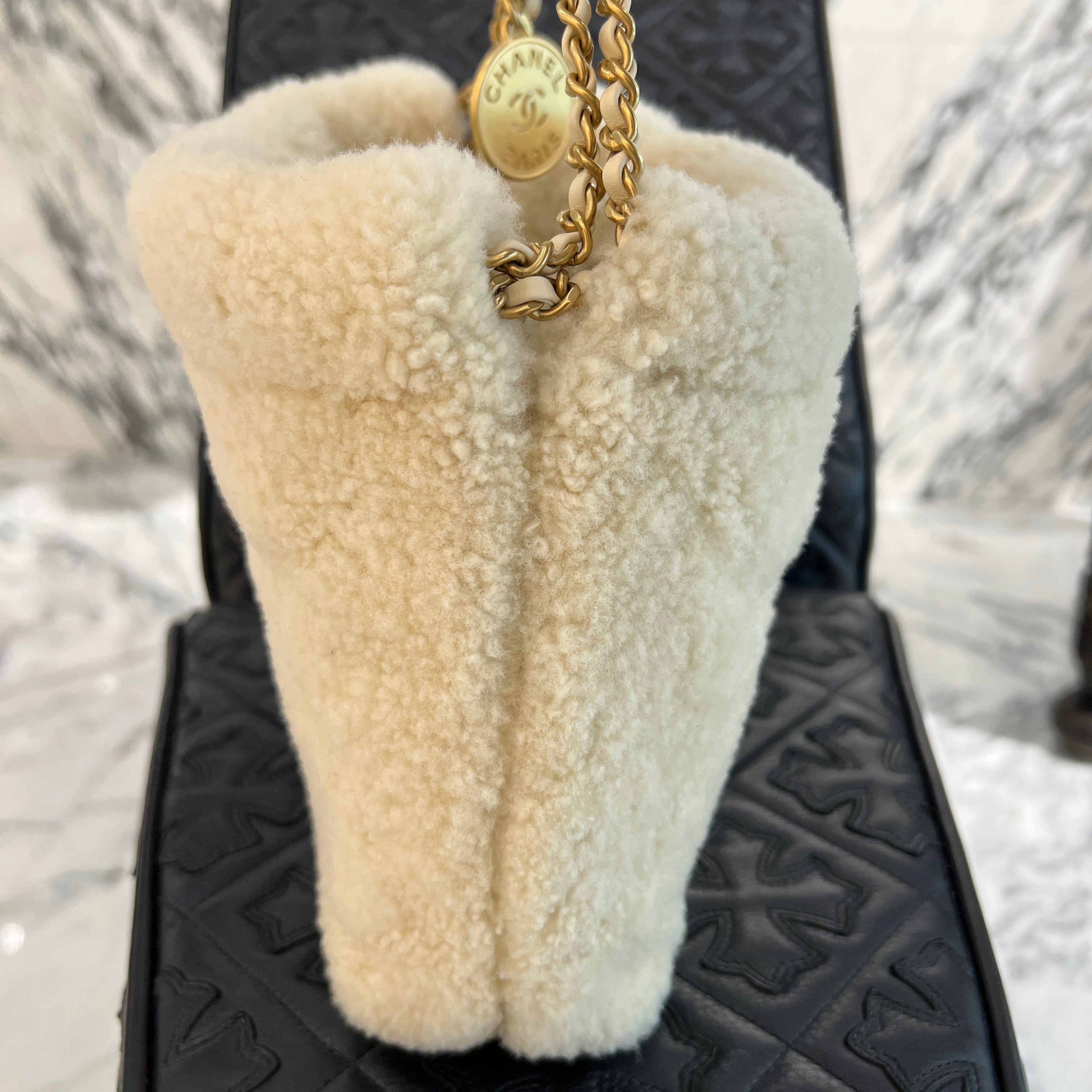 CHANEL 2024AW 24K Chanel 22 Mini Handbag In Shearling And Boa Bag シャネル 24K シャネル22 ミニハンドバッグ シアリング ボアバッグ