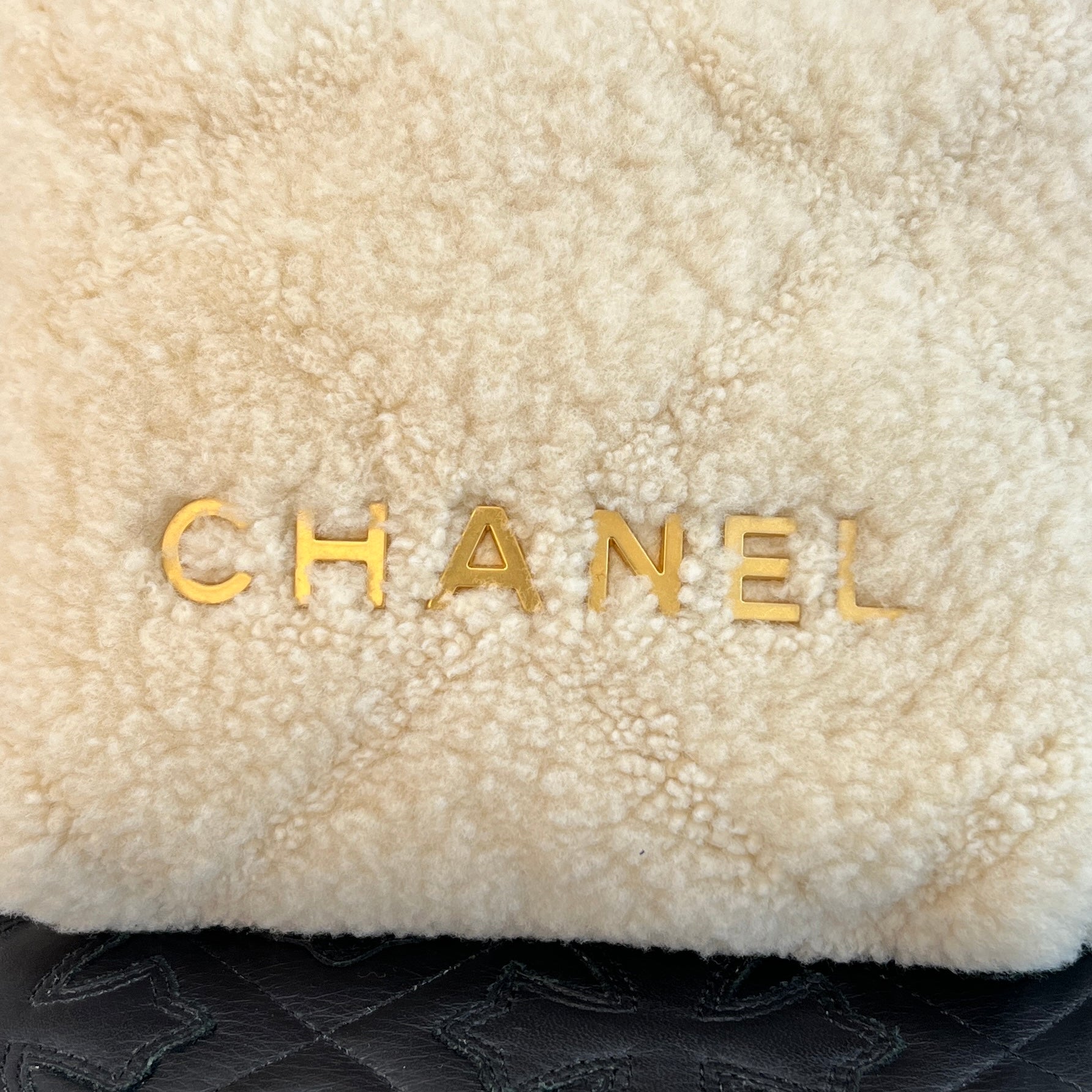 CHANEL 2024AW 24K Chanel 22 Mini Handbag In Shearling And Boa Bag