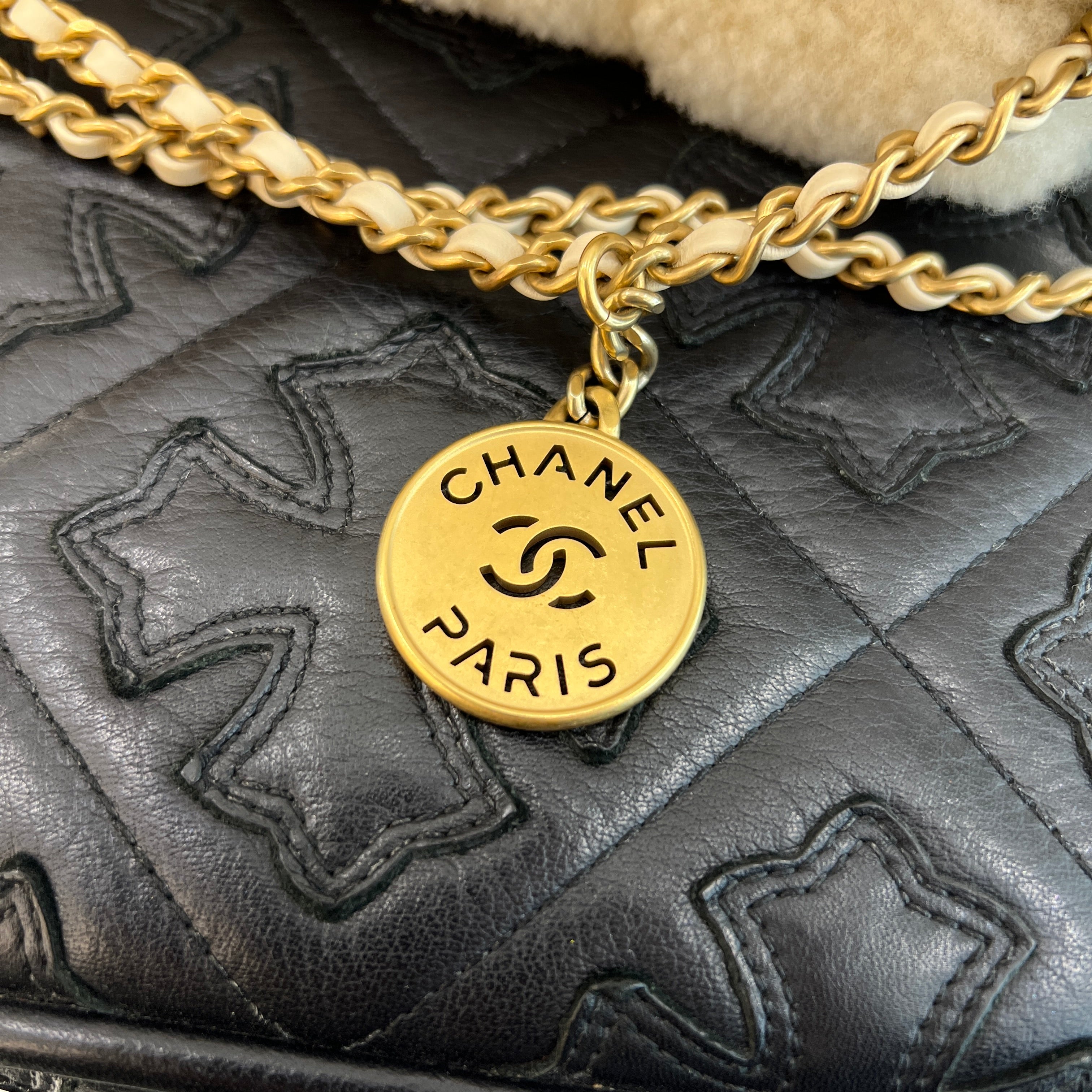 CHANEL 2024AW 24K Chanel 22 Mini Handbag In Shearling And Boa Bag