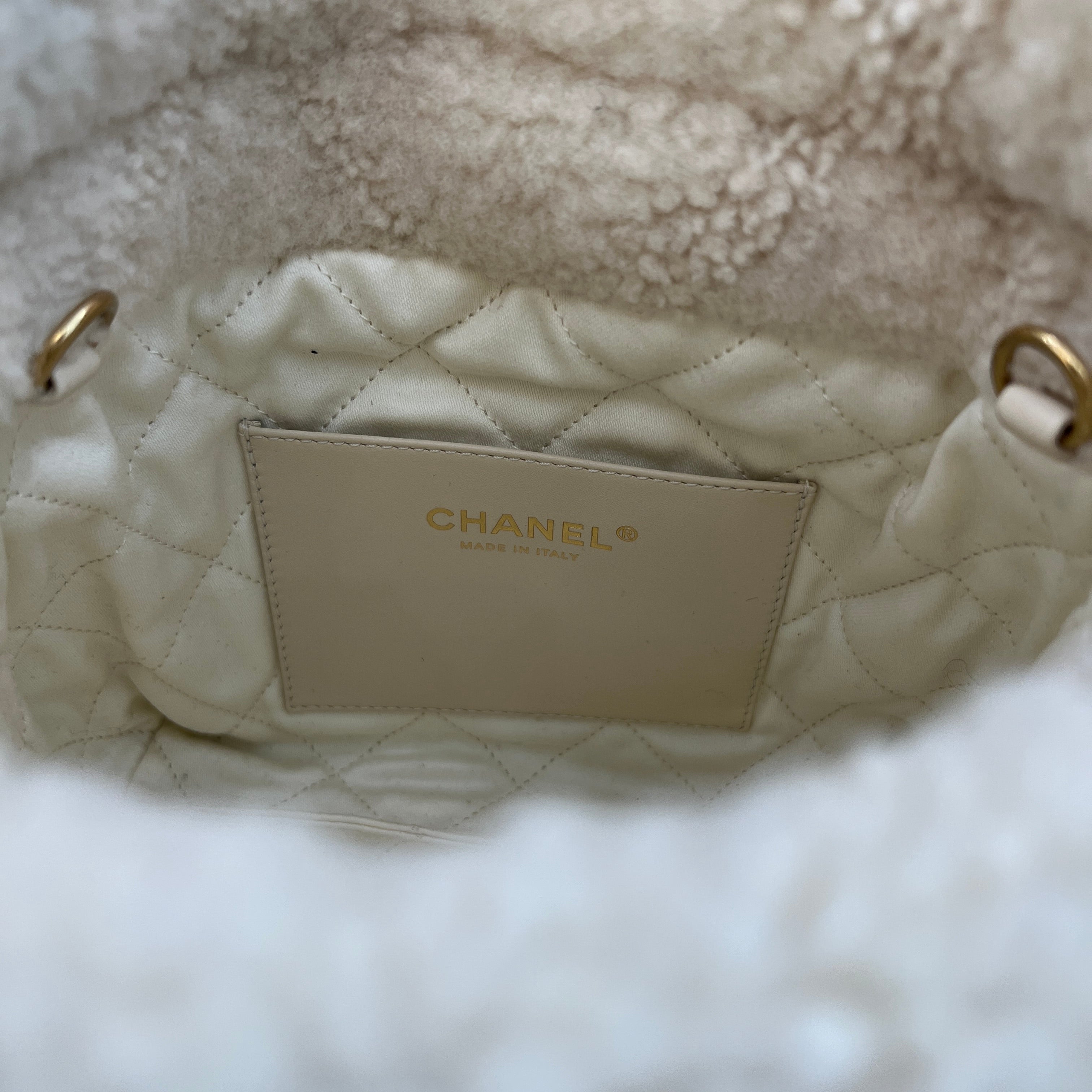 CHANEL 2024AW 24K Chanel 22 Mini Handbag In Shearling And Boa Bag シャネル 24K シャネル22 ミニハンドバッグ シアリング ボアバッグ