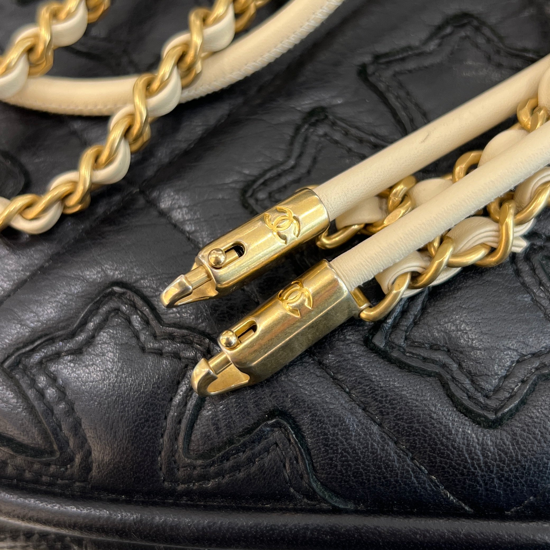 CHANEL 2024AW 24K Chanel 22 Mini Handbag In Shearling And Boa Bag