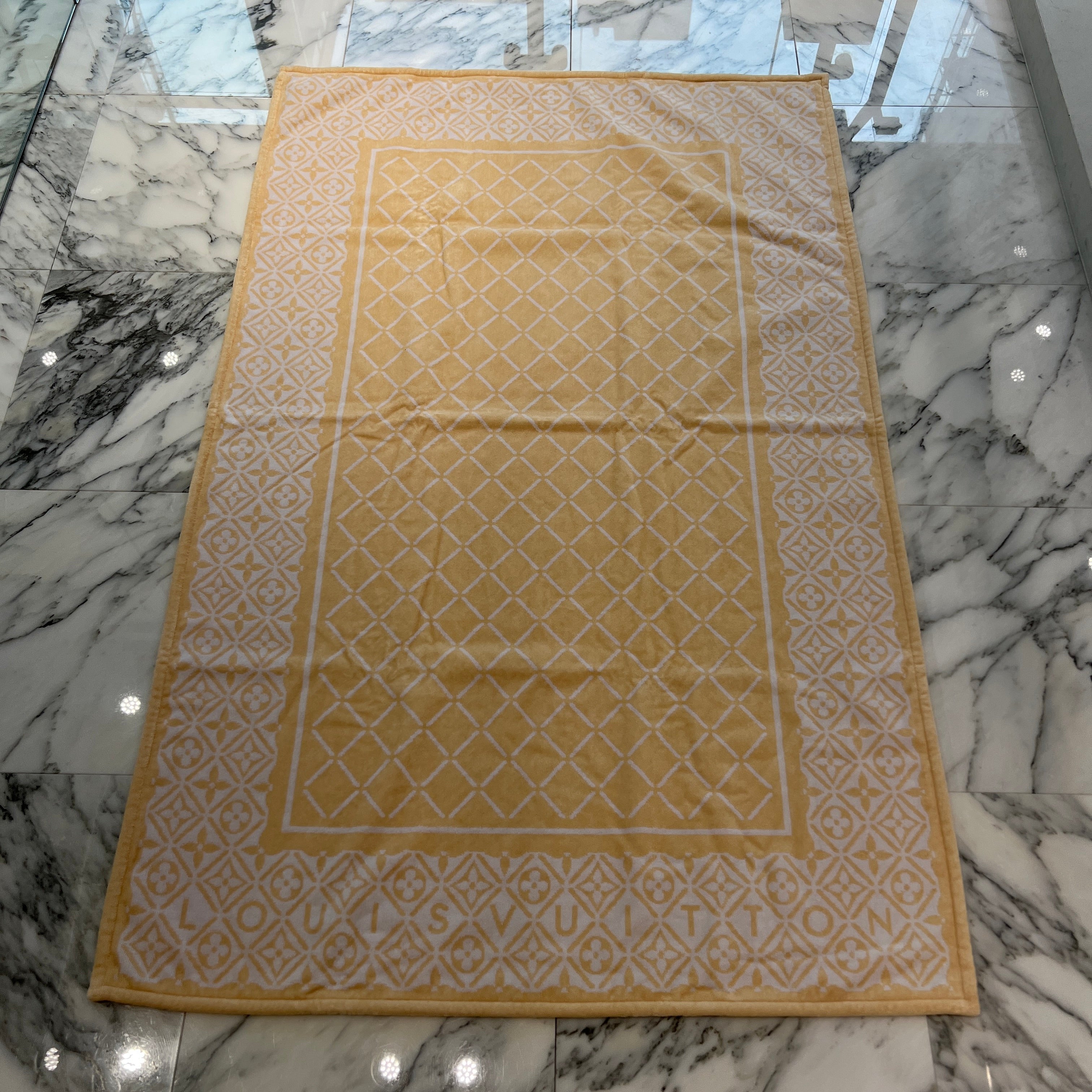 LOUIS VUITTON Monogram Beach Towel ルイヴィトン モノグラムビーチタオル