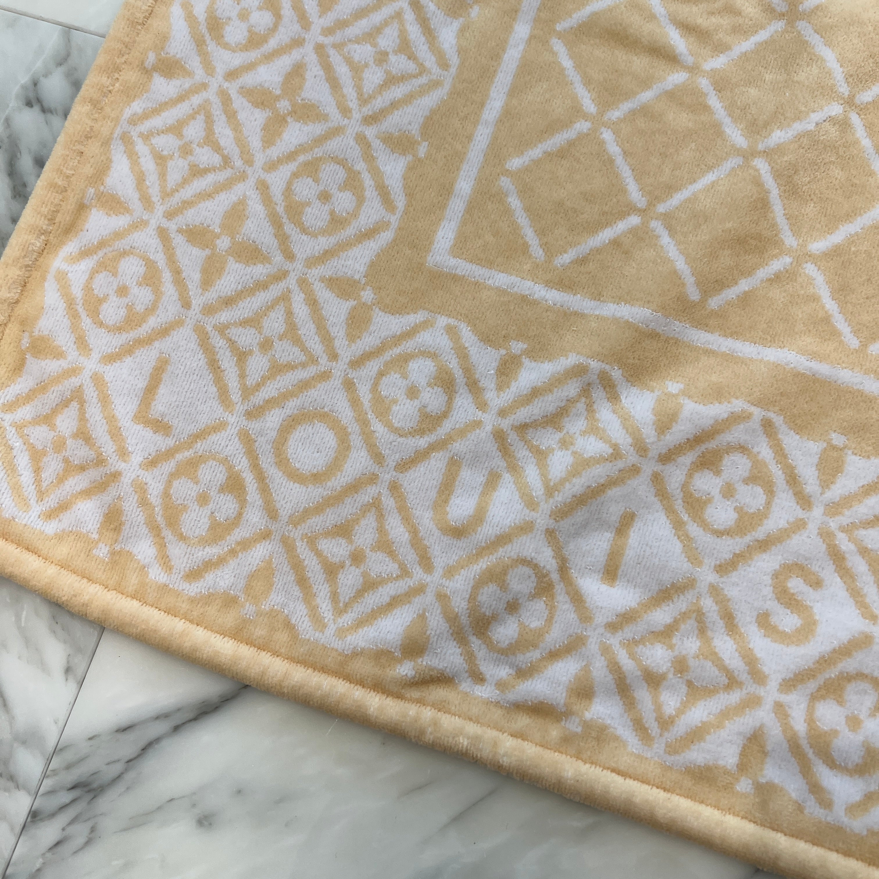 LOUIS VUITTON Monogram Beach Towel ルイヴィトン モノグラム