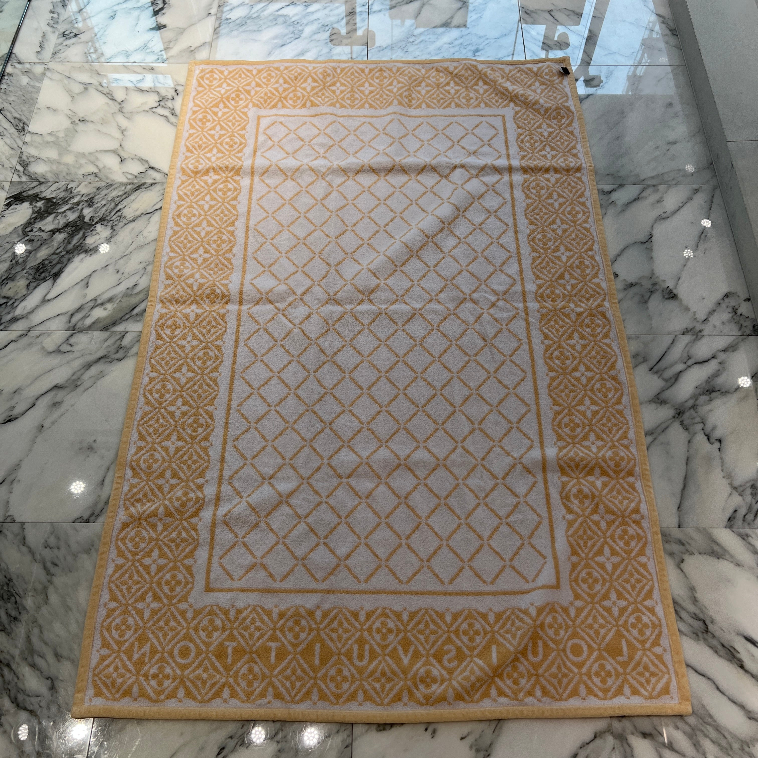 LOUIS VUITTON Monogram Beach Towel ルイヴィトン モノグラムビーチタオル