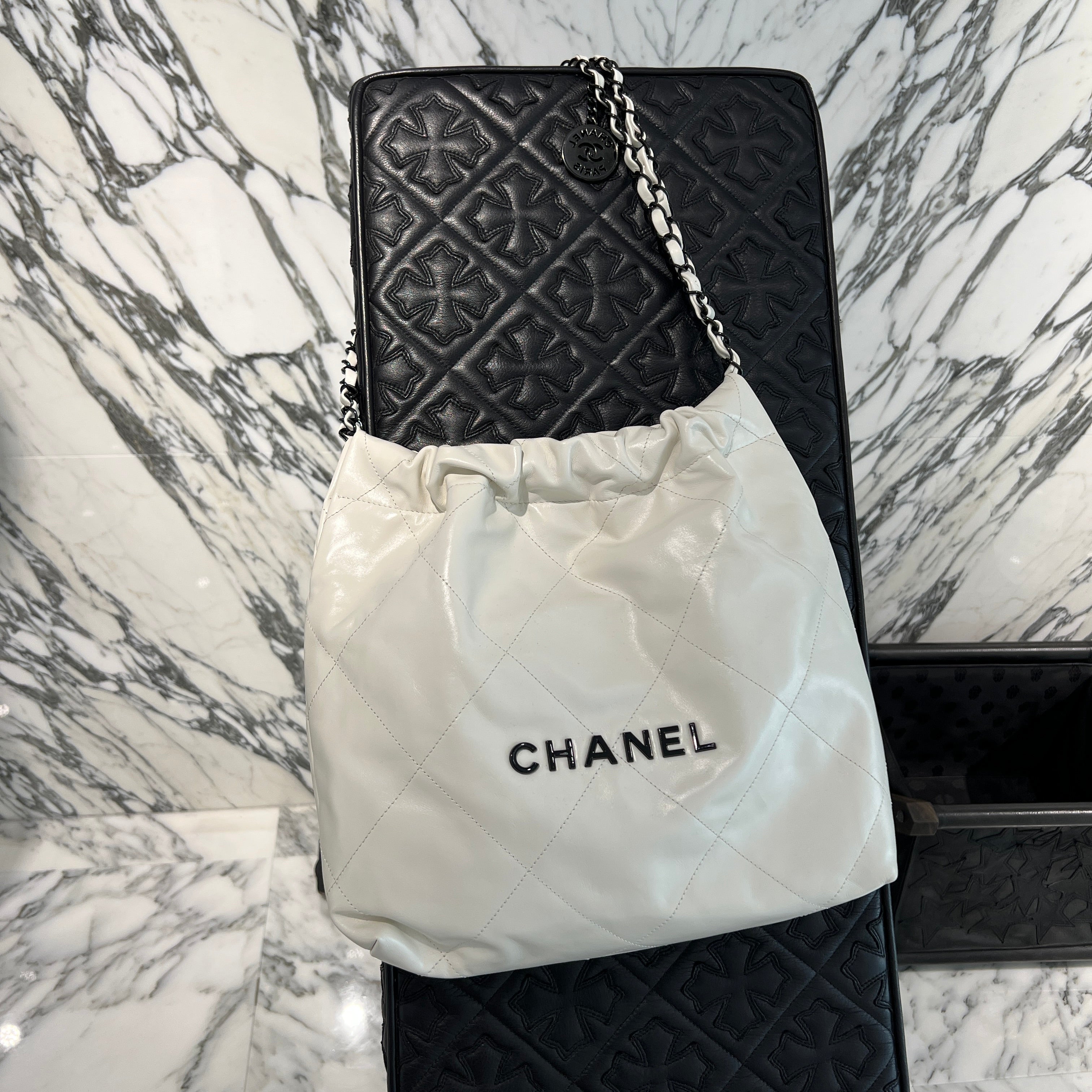 CHANEL 22 Small Shiny Calf Leather Chain Shoulder Bag シャネル 22 スモール シャイニーカーフスキン チェーン ショルダーバッグ
