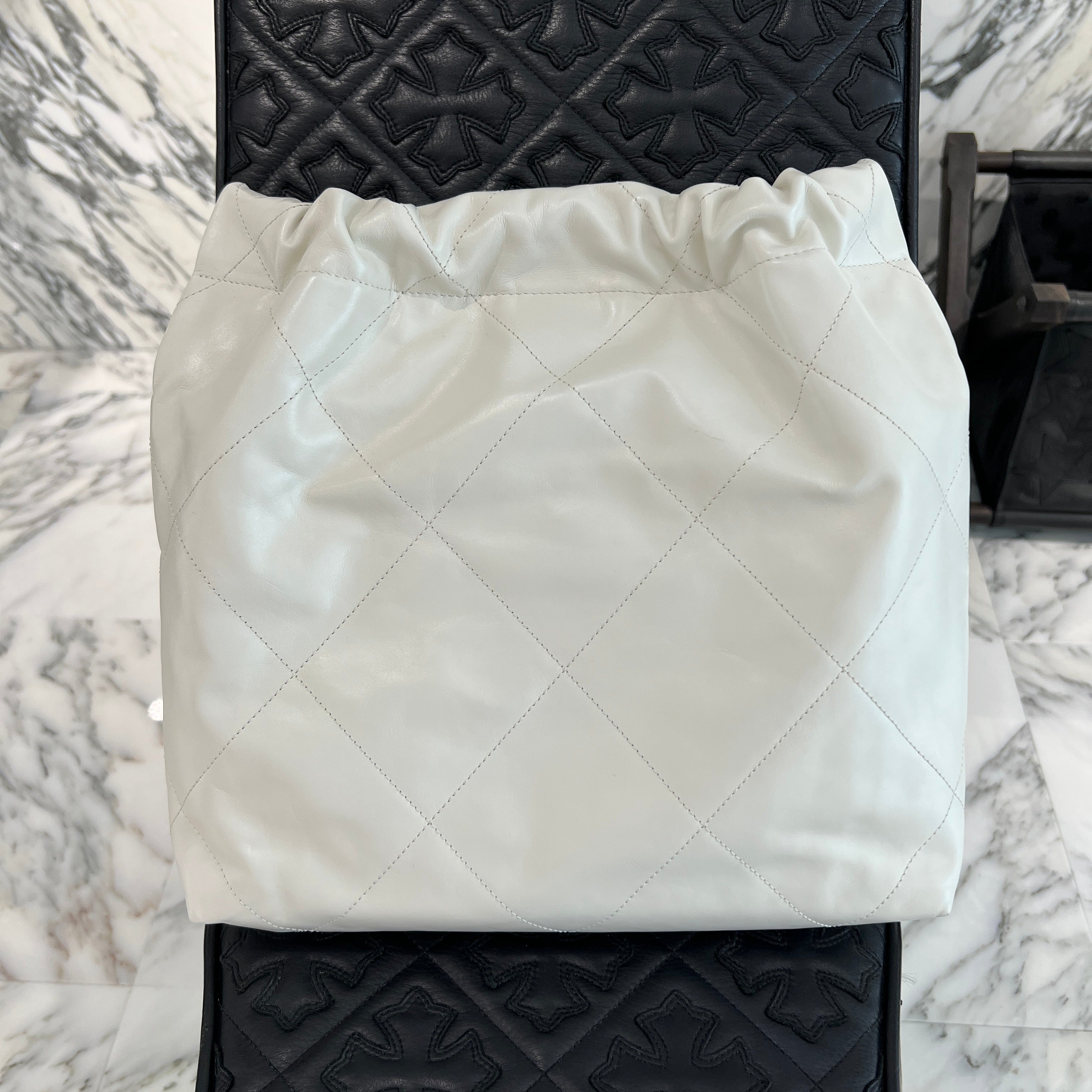 CHANEL 22 Small Shiny Calf Leather Chain Shoulder Bag シャネル 22 スモール シャイニーカーフスキン チェーン ショルダーバッグ