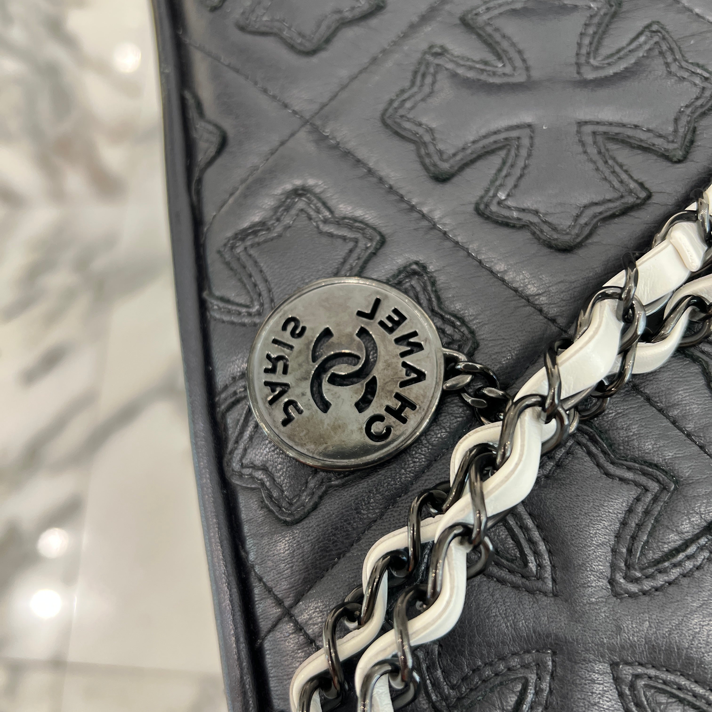 CHANEL 22 Small Shiny Calf Leather Chain Shoulder Bag シャネル 22