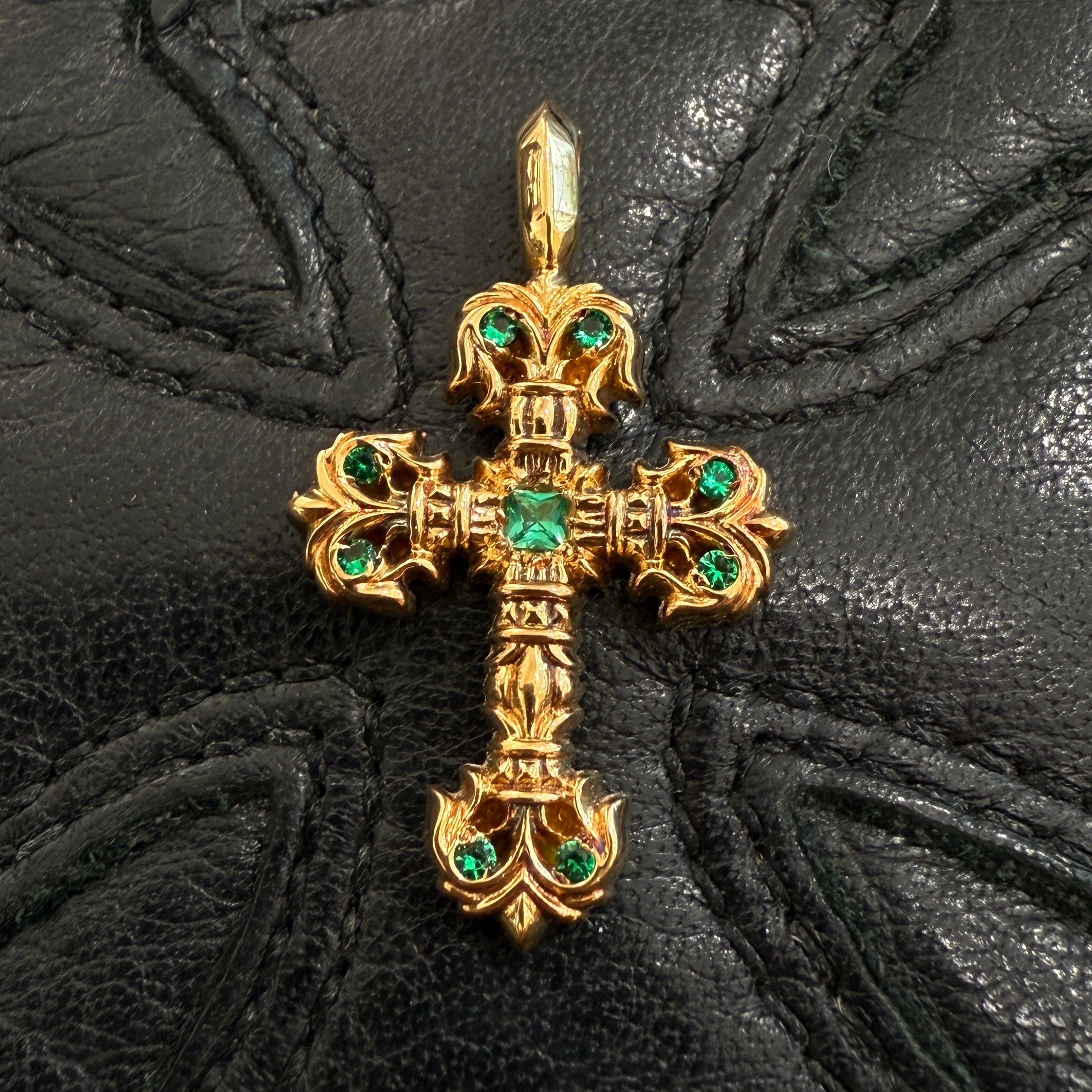 CHROME HEARTS 22K Tiny Filigree Cross Pave Emerald Pendent Top クロムハーツ 22K タイニー フィリグリークロス パヴェエメラルド ペンダント トップ
