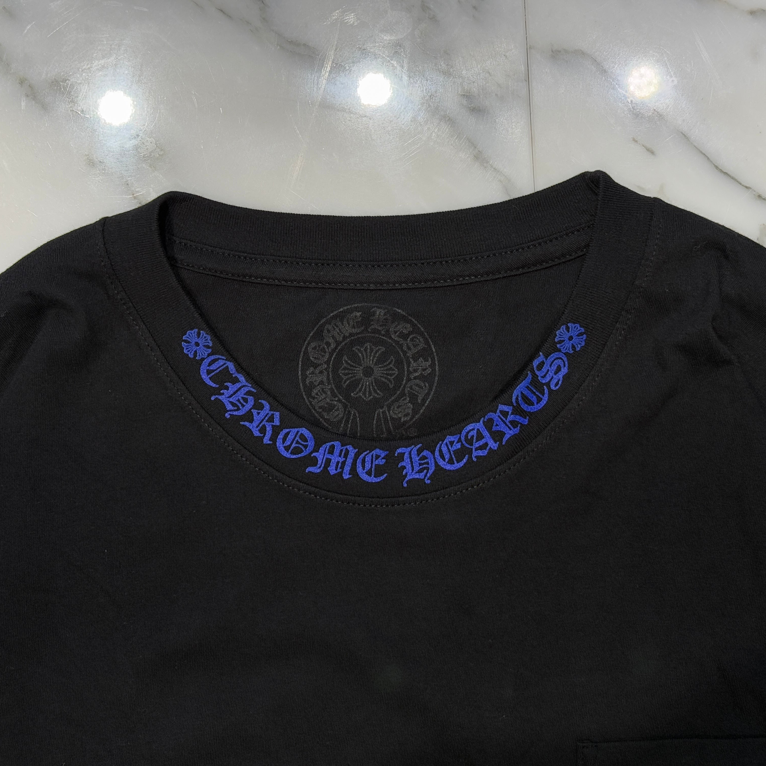クロムハーツブラック ロングスリーブ Tシャツ 青いグラフィック Chrome Hearts（Tシャツ/カットソー(七分/長袖) ・ ブルー
