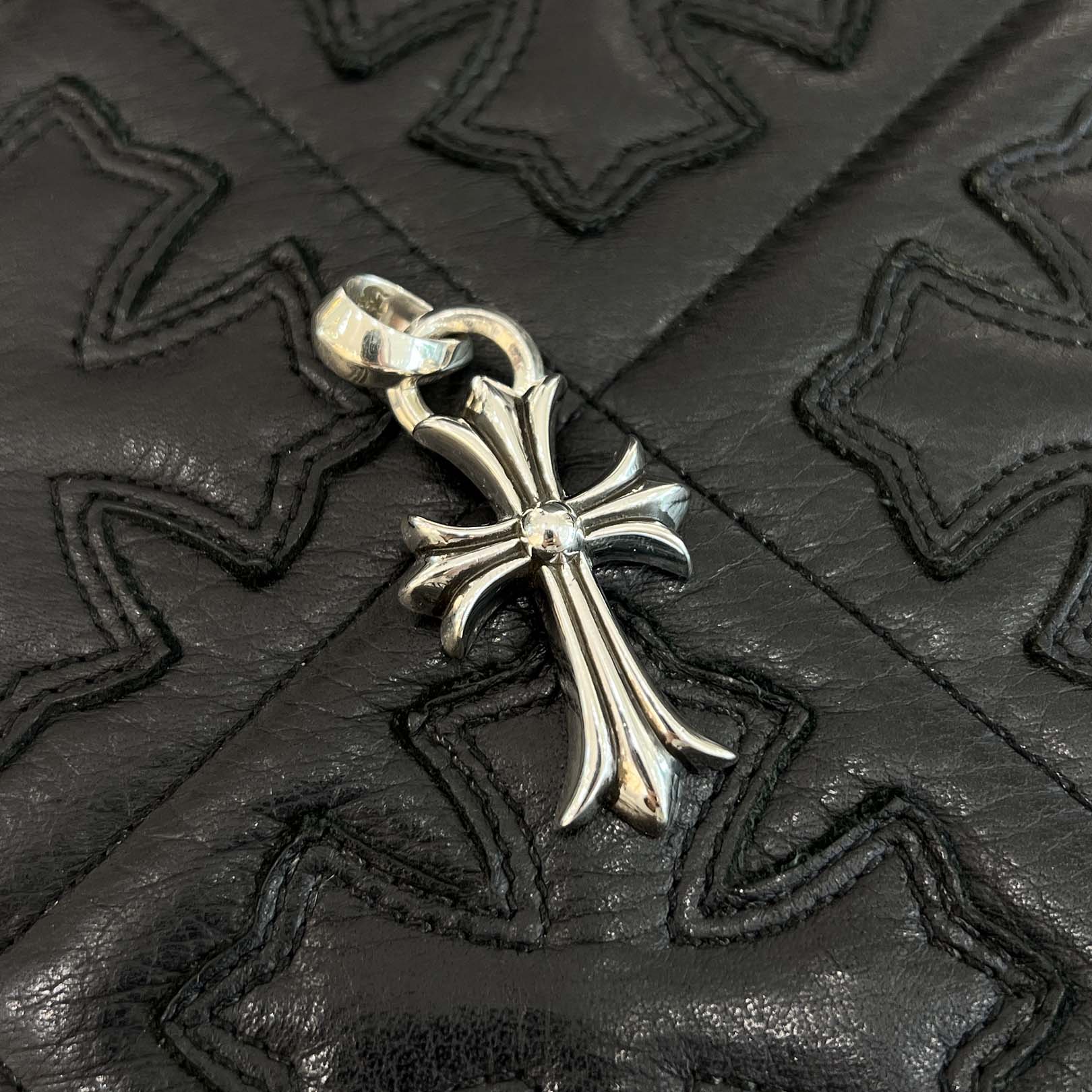 CHROME HEARTS Small CH Cross Pendant With Bail クロムハーツ スモール CHクロス ペンダント ウィズ ベイル シルバー925