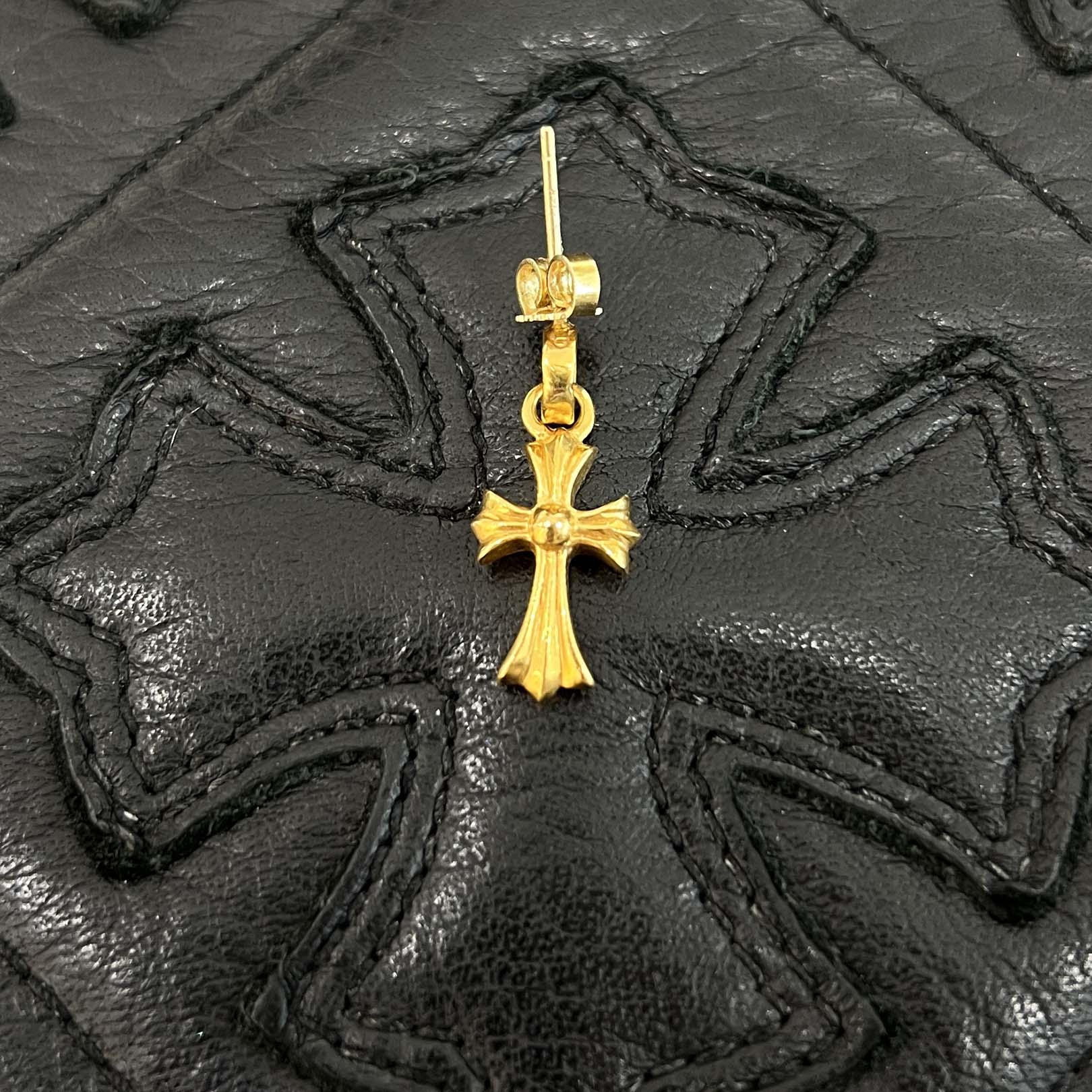CHROME HEARTS 22K BABY FAT CROSS Earring Pave Diamond クロムハーツ 22K ベイビーファットクロス ピアス パヴェダイヤモンド