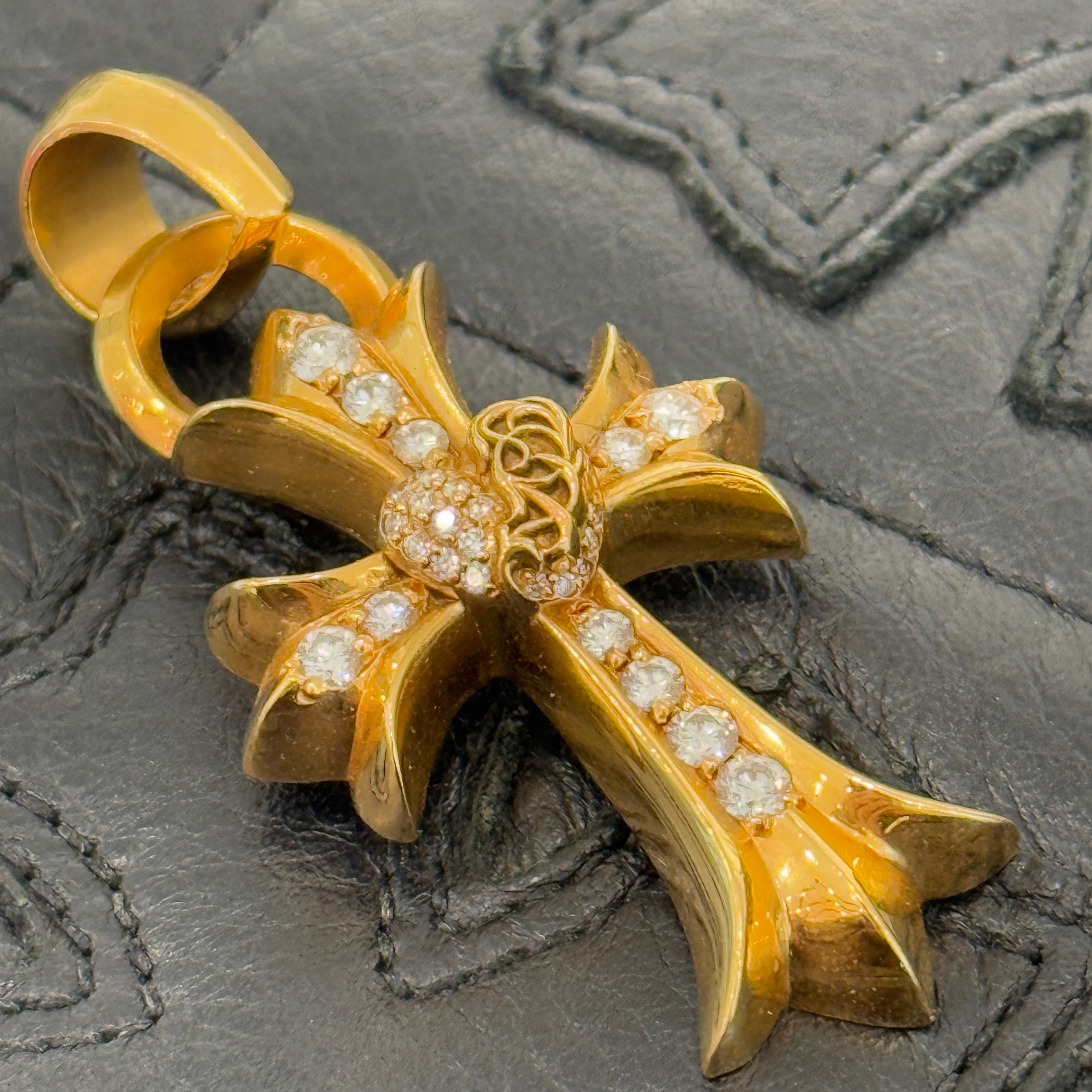 CHROME HEARTS 22K Small CH Cross Heart Pave Diamond Gold Necklace Top クロムハーツ 22K スモールCHクロスハートパヴェダイヤゴールドネックレストップ