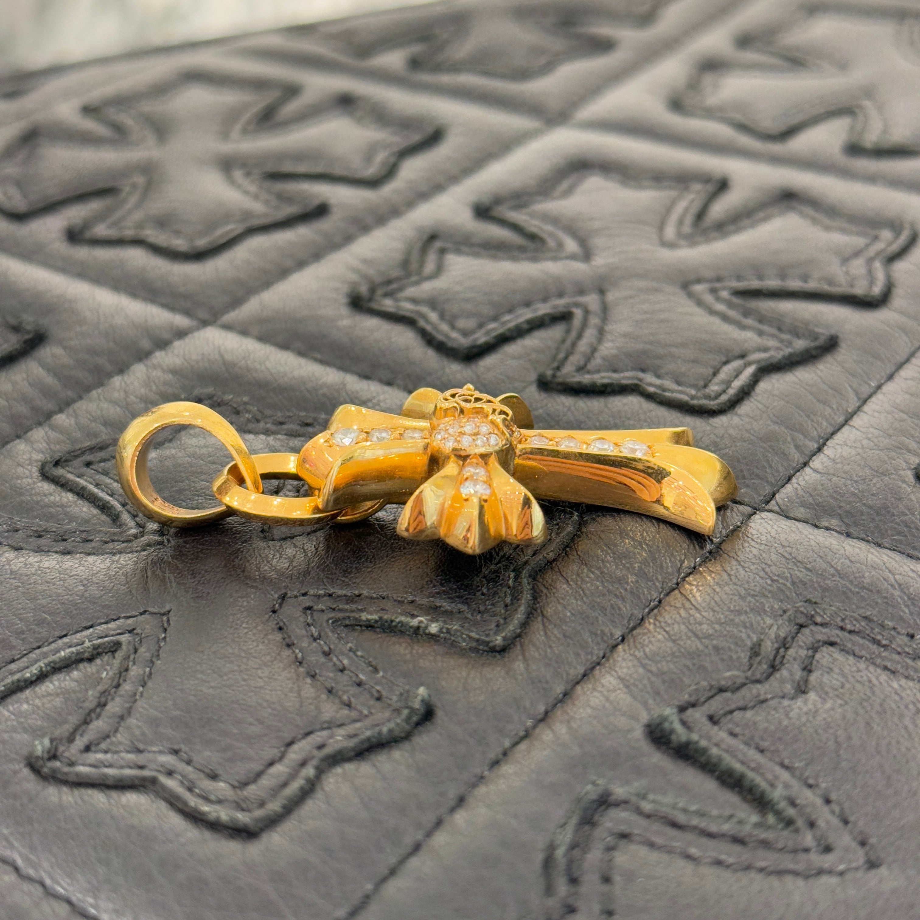 CHROME HEARTS 22K Small CH Cross Heart Pave Diamond Gold Necklace Top クロムハーツ 22K スモールCHクロスハートパヴェダイヤゴールドネックレストップ