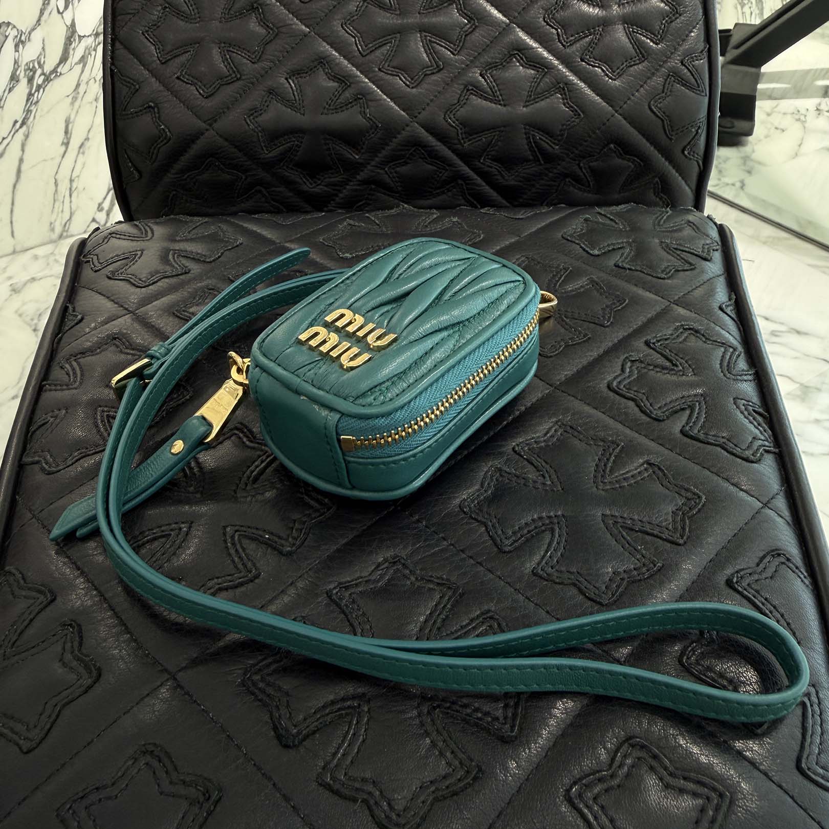 MIU MIU Matelassé Leather Neck Mini Pouch 5TT172 2FPP FOK41 ミュウミュウ マテラッセ レザー ネック ミニ ポーチ