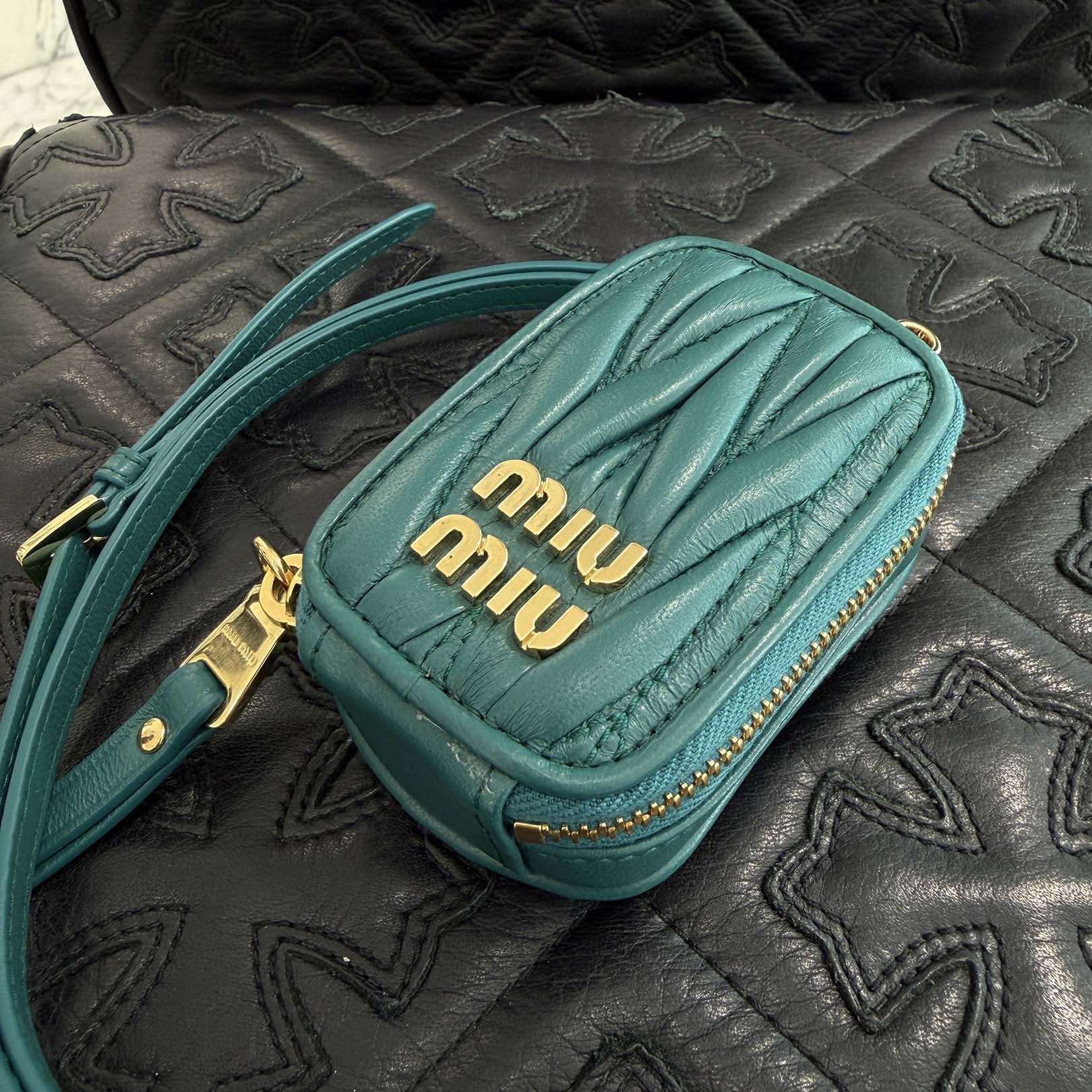 MIU MIU Matelassé Leather Neck Mini Pouch 5TT172 2FPP FOK41 ミュウミュウ マテラッセ レザー ネック ミニ ポーチ