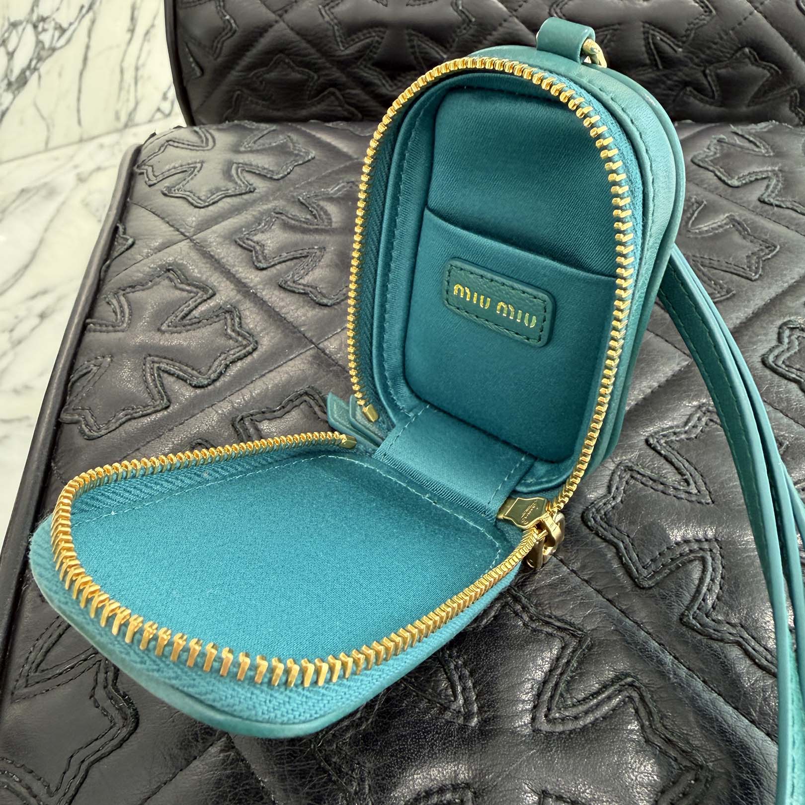 MIU MIU Matelassé Leather Neck Mini Pouch 5TT172 2FPP FOK41 ミュウミュウ マテラッセ レザー ネック ミニ ポーチ