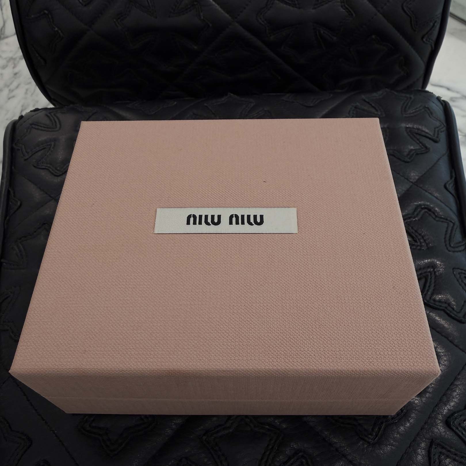 MIU MIU Matelassé Leather Neck Mini Pouch 5TT172 2FPP FOK41 ミュウミュウ マテラッセ レザー ネック ミニ ポーチ