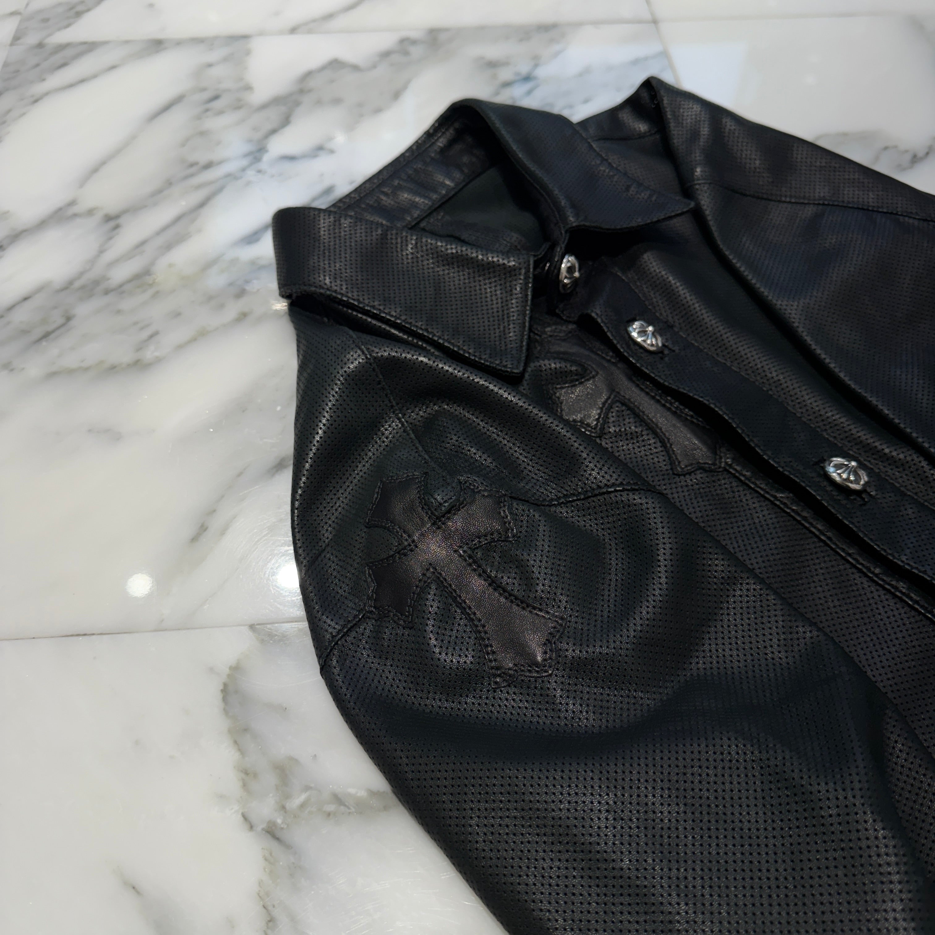 CHROME HEARTS Leather Cross Patch Cross Ball Button Leather Shirt Size M クロムハーツ レザークロスパッチ クロスボールボタン レザーシャツ サイズM