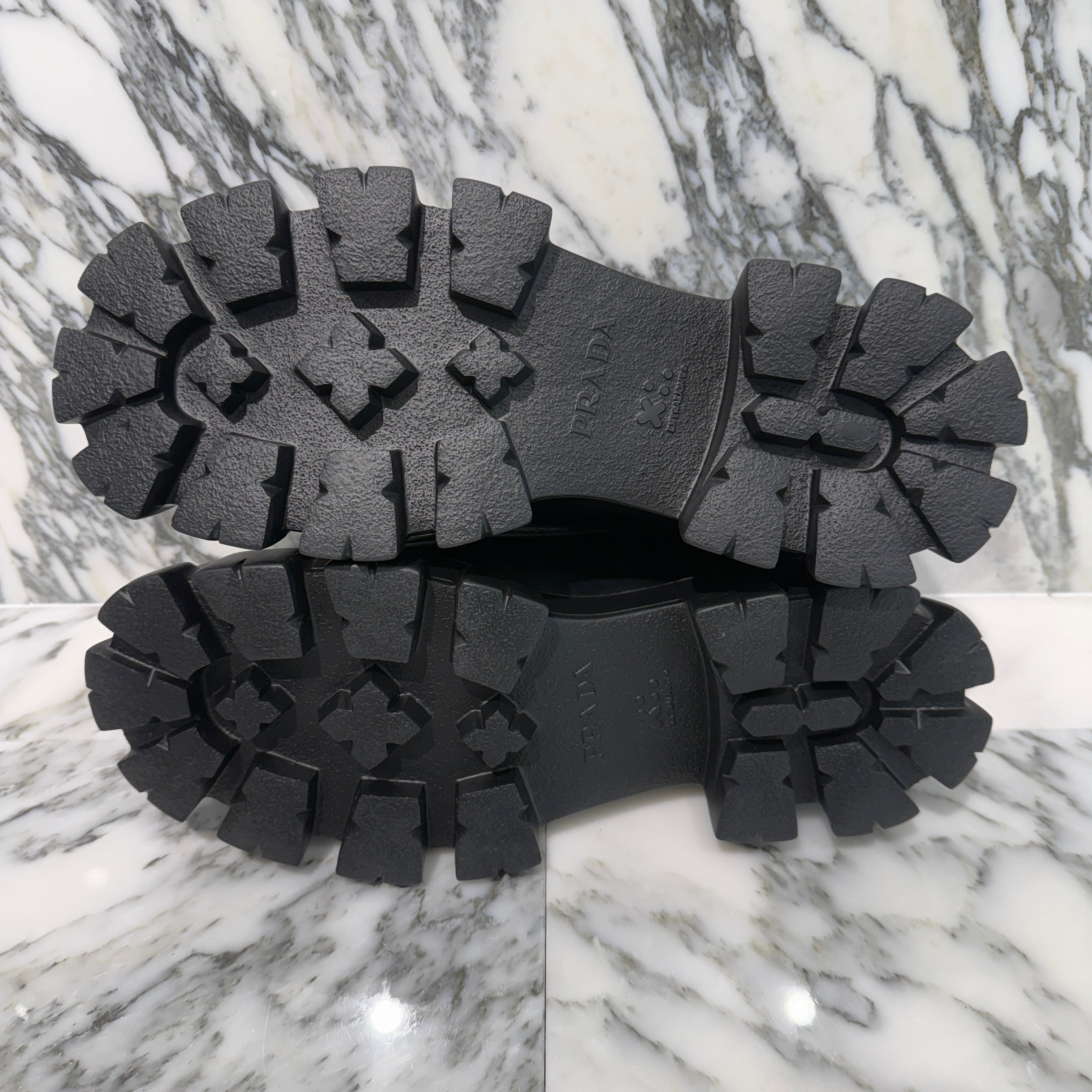 PRADA 2022SS Monolith Brushed Leather Loafers 2DE129 Size 10 1/2（29.5cm）プラダ モノリス ブラッシュド レザー ローファー サイズ10 1/2(29.5cm)