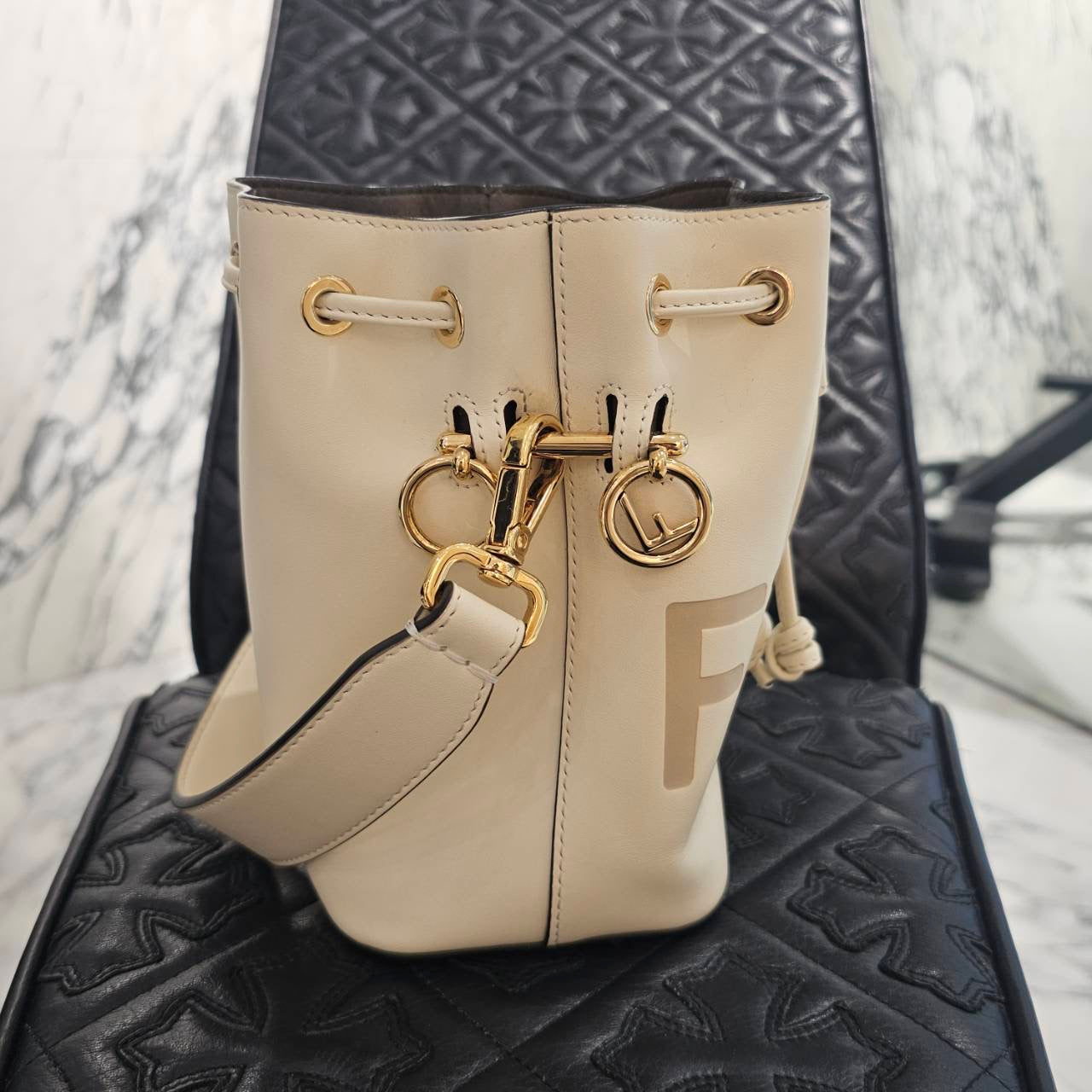 FENDI MON TRESOR White Leather Shoulder Bag 8BS010 AC9F0K7E フェンディ モン トレゾール ホワイトレザー ショルダーバッグ