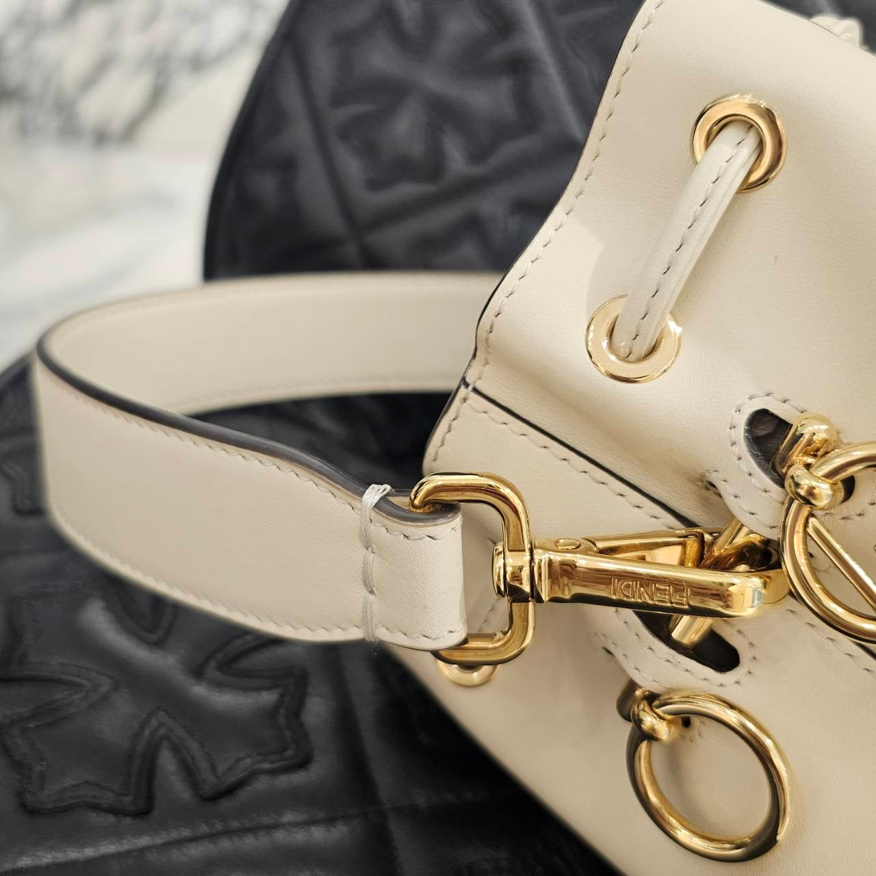 FENDI MON TRESOR White Leather Shoulder Bag 8BS010 AC9F0K7E フェンディ モン トレゾール ホワイトレザー ショルダーバッグ