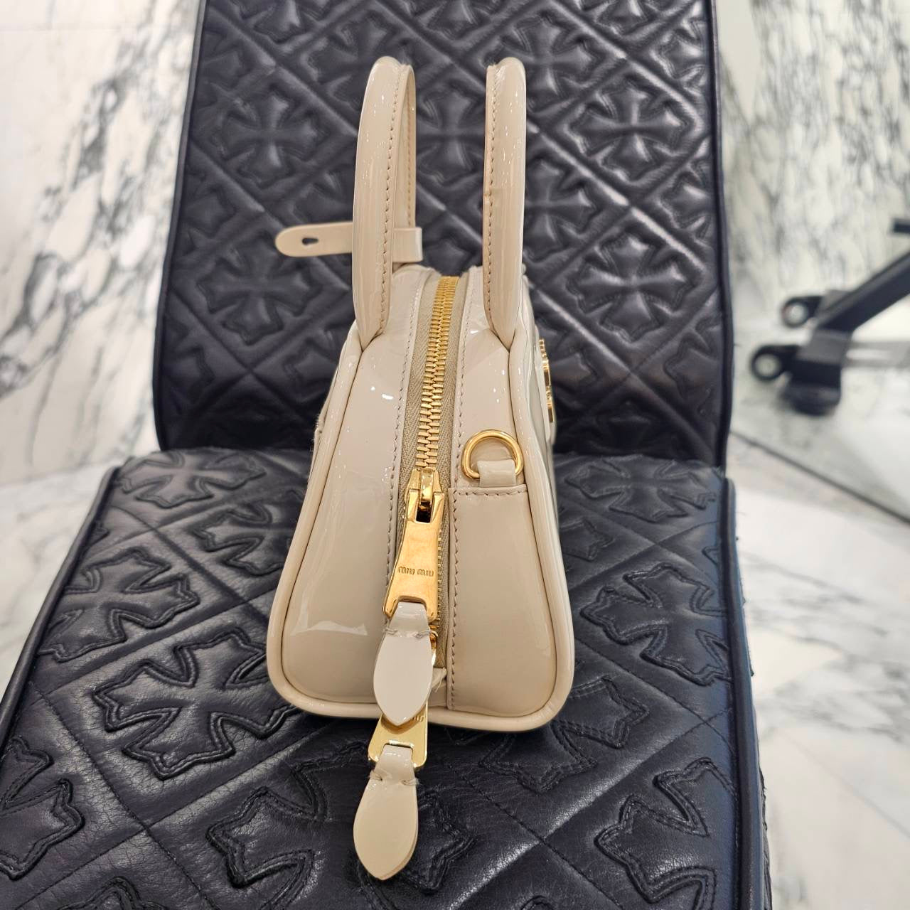 MIU MIU 2024SS Patent Leather Top Handle 2Way Shoulder Bag 5BP085_069-V_OOO ミュウミュウ パテントレザー トップハンドル 2ウェイ ショルダーバッグ