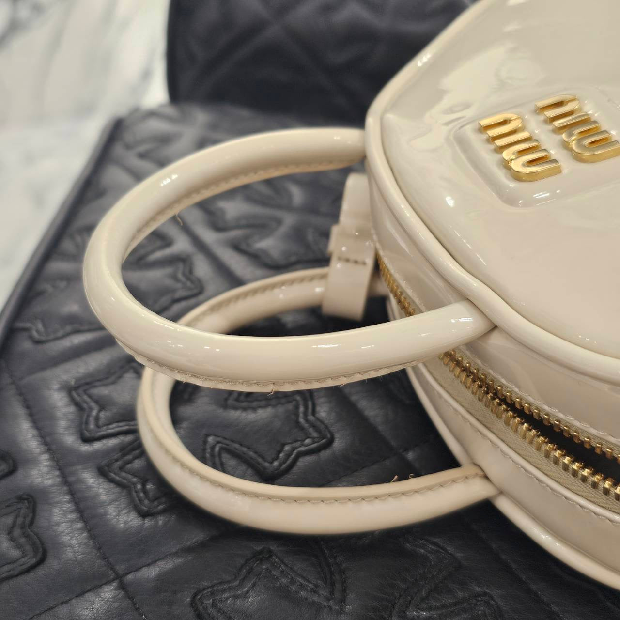 MIU MIU 2024SS Patent Leather Top Handle 2Way Shoulder Bag 5BP085_069-V_OOO ミュウミュウ パテントレザー トップハンドル 2ウェイ ショルダーバッグ